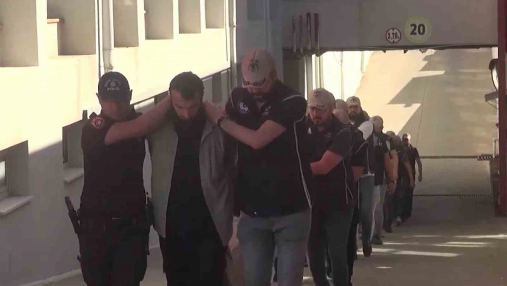 Adana'da DEAŞ'e yönelik operasyonda 17 terör örgütü mensubu yakalandı