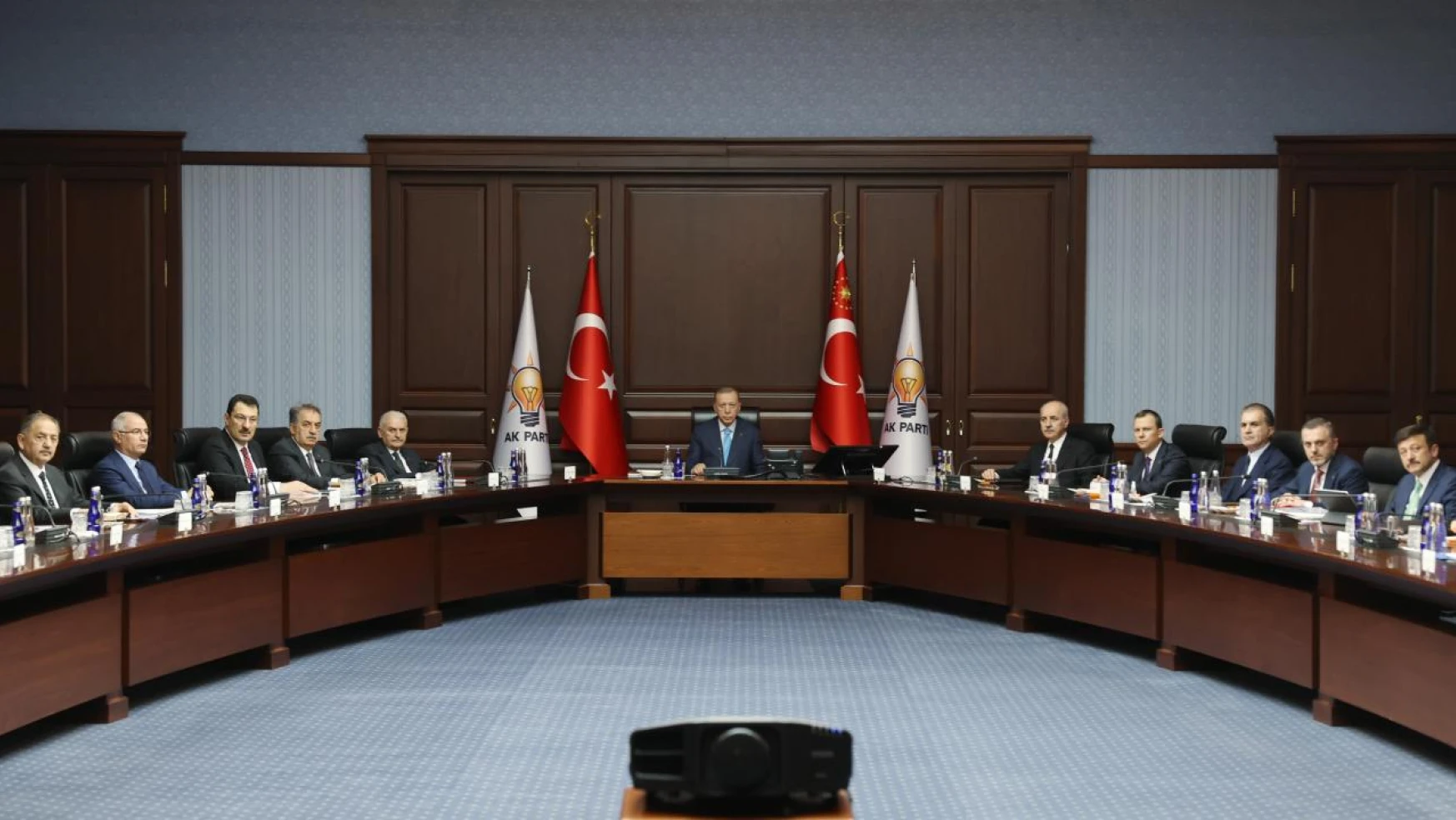 AK Parti MYK Cumhurbaşkanı ve AK Parti Genel Başkanı Recep Tayyip Erdoğan başkanlığında toplandı.