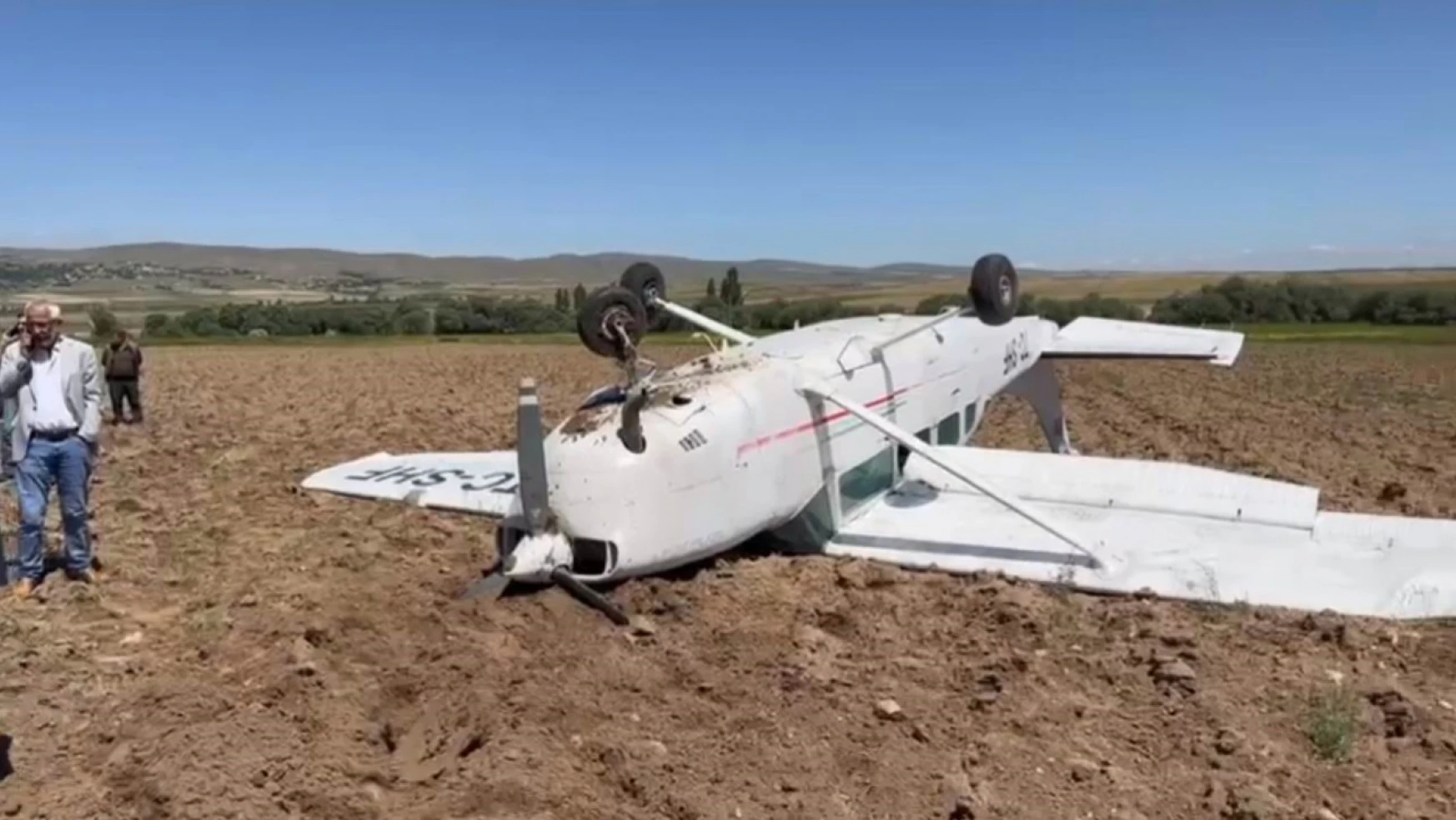 Aksaray'da sivil eğitim uçağı düştü