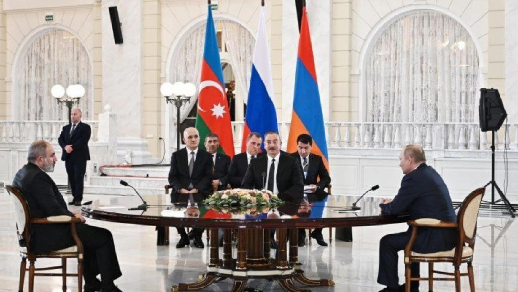 Aliyev ve Putin görüşmesi Moskova'da başladı