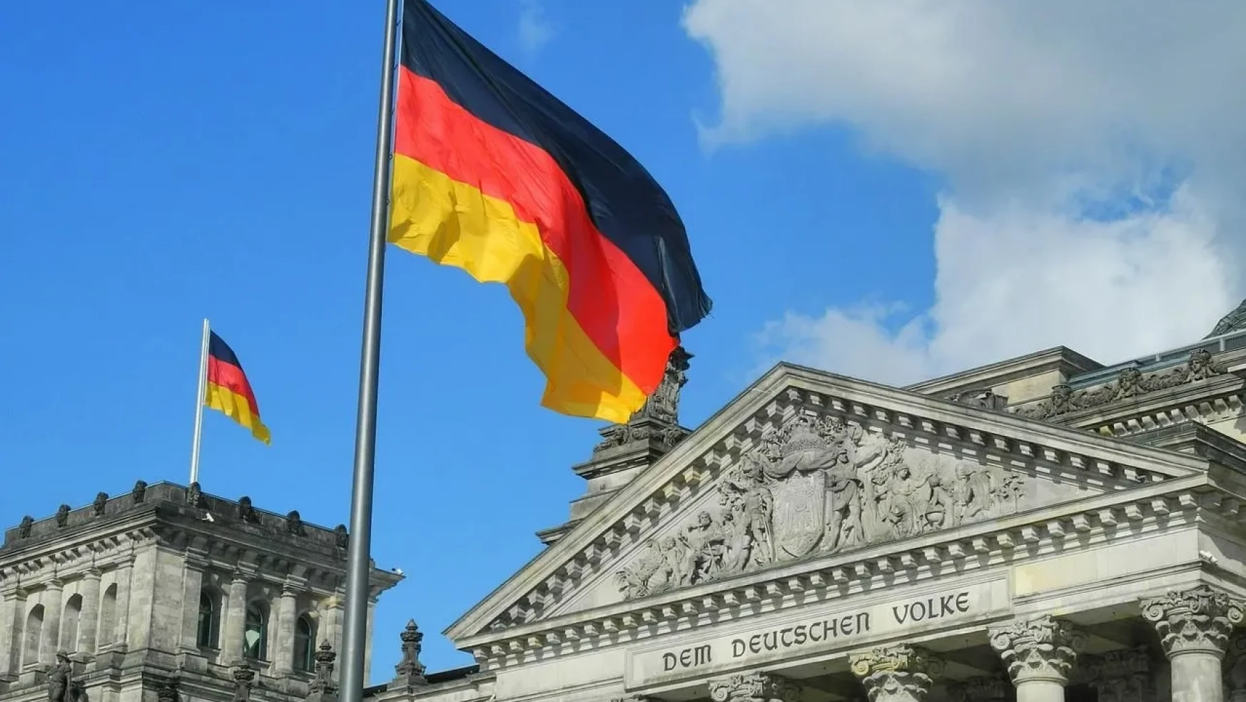 Almanya Federal Meclisi, vatandaşlığa geçişin kolaylaştırılmasını ve çifte vatandaşlık yolunun açılmasını içeren yasayı onayladı.