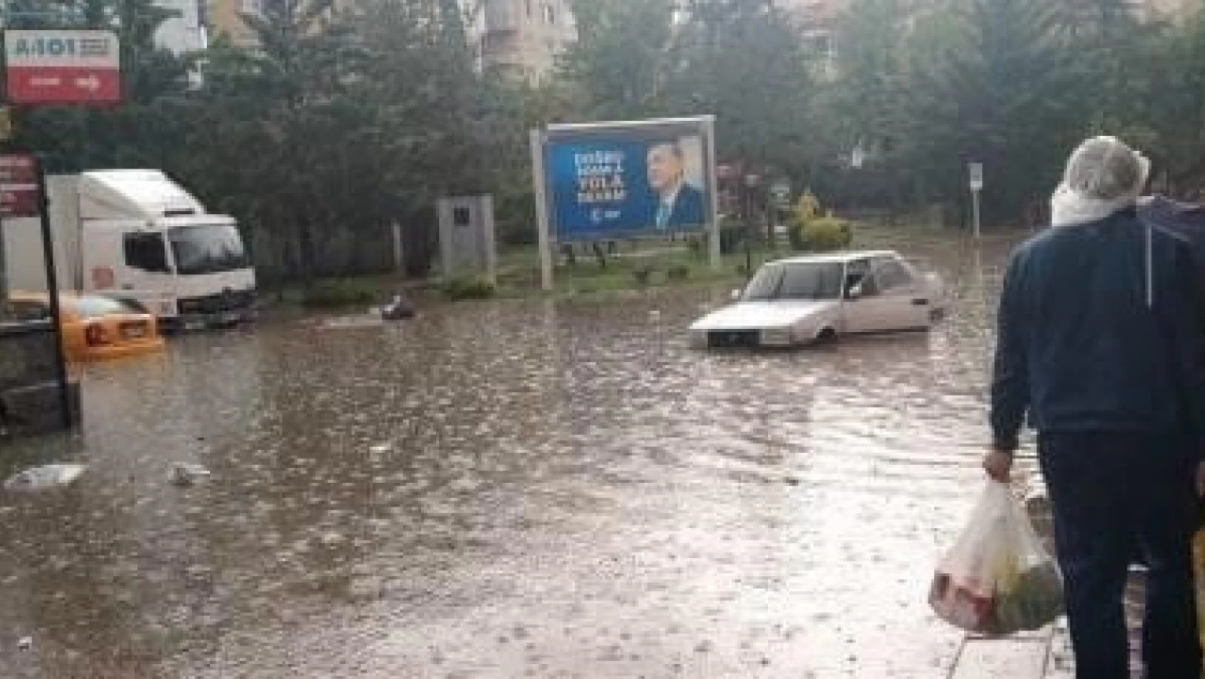 Ankara'da yağış nedeniyle trafikte zor anlar
