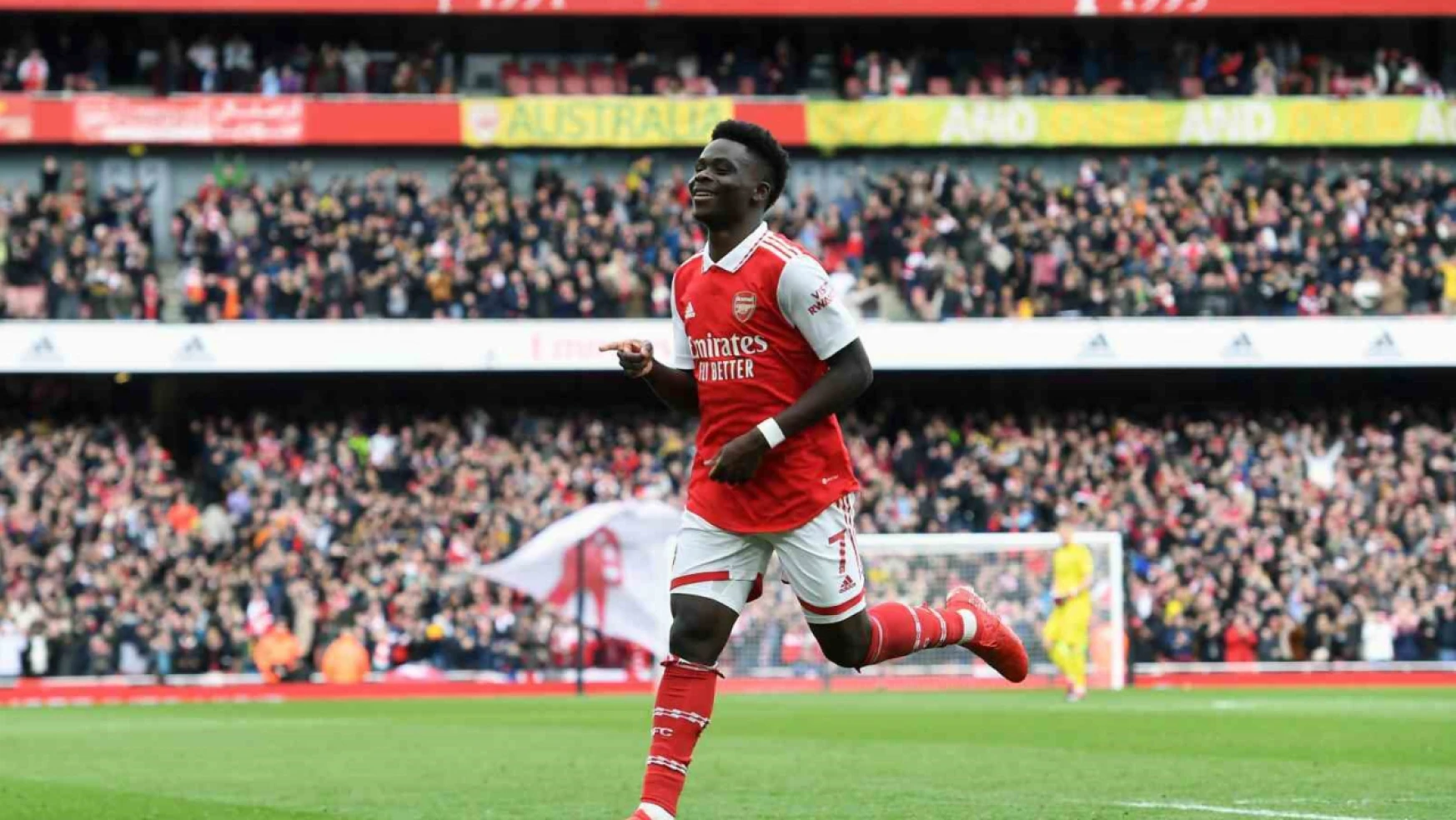 Arsenal, Bukayo Saka'nın sözleşmesini 2027'ye kadar uzattı