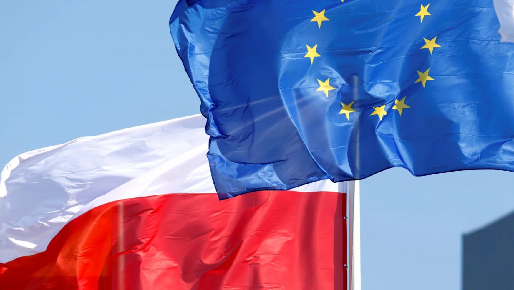 Avrupa Komisyonu'ndan Rus etkisi yasası dolayısıyla Polonya hakkında ihlal prosedürü başlattı.