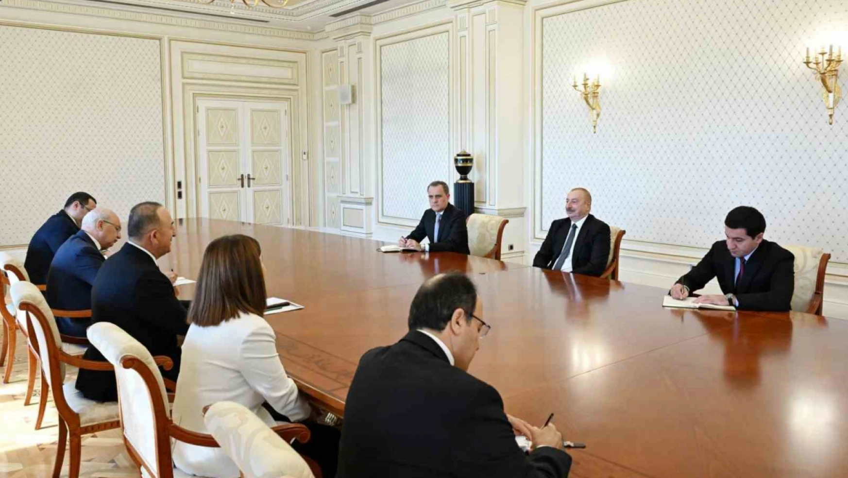 Azerbaycan Cumhurbaşkanı Aliyev, Çavuşoğlu'nu kabul etti