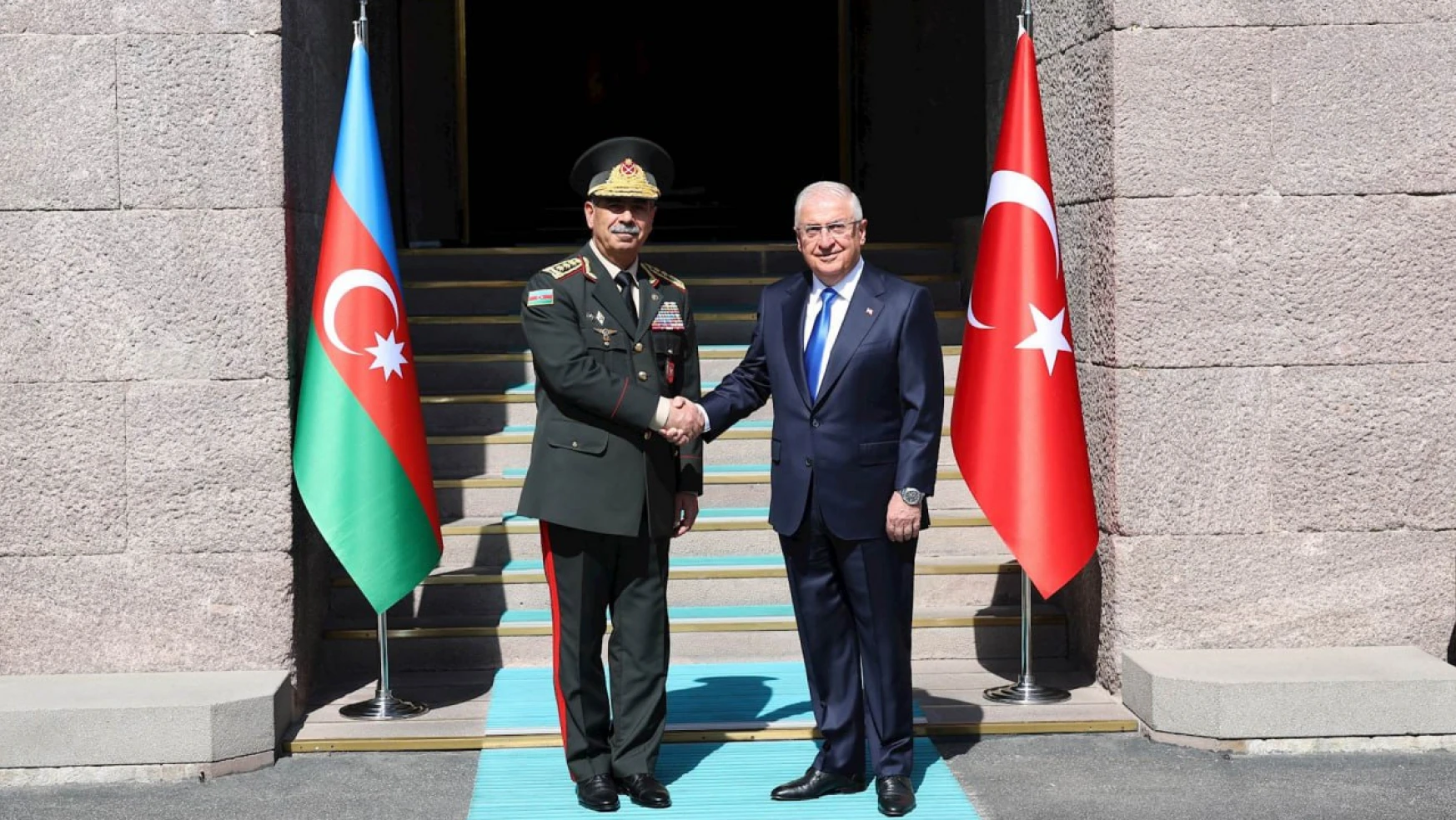 Azerbaycan Savunma Bakanı Zakir Hasanov, Milli Savunma Bakanı Yaşar Güler ile telefon görüşmesi gerçekleştirdi.