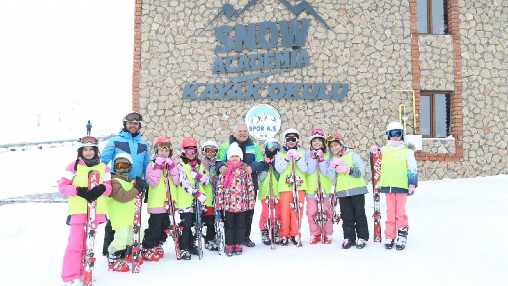Başkan Büyükkılıç: 'Türkiye'nin en büyük kayak okulu Erciyes'te hizmet veriyor'