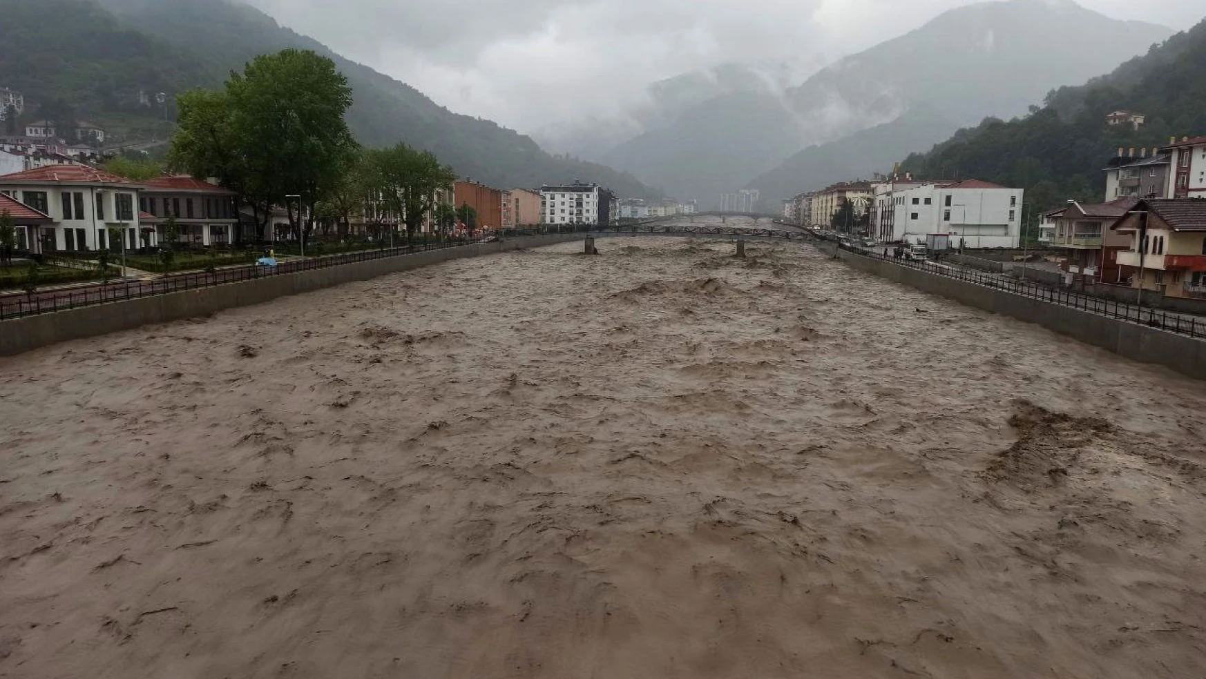 Bozkurt'ta şiddetli yağışlar sebebiyle okullar tatil edildi