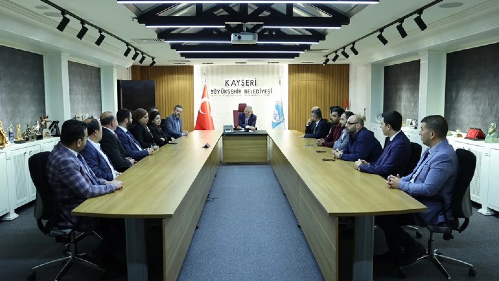 Büyükkılıç'a AK Parti Kocasinan İlçe Teşkilatının yeni yönetiminden ziyaret