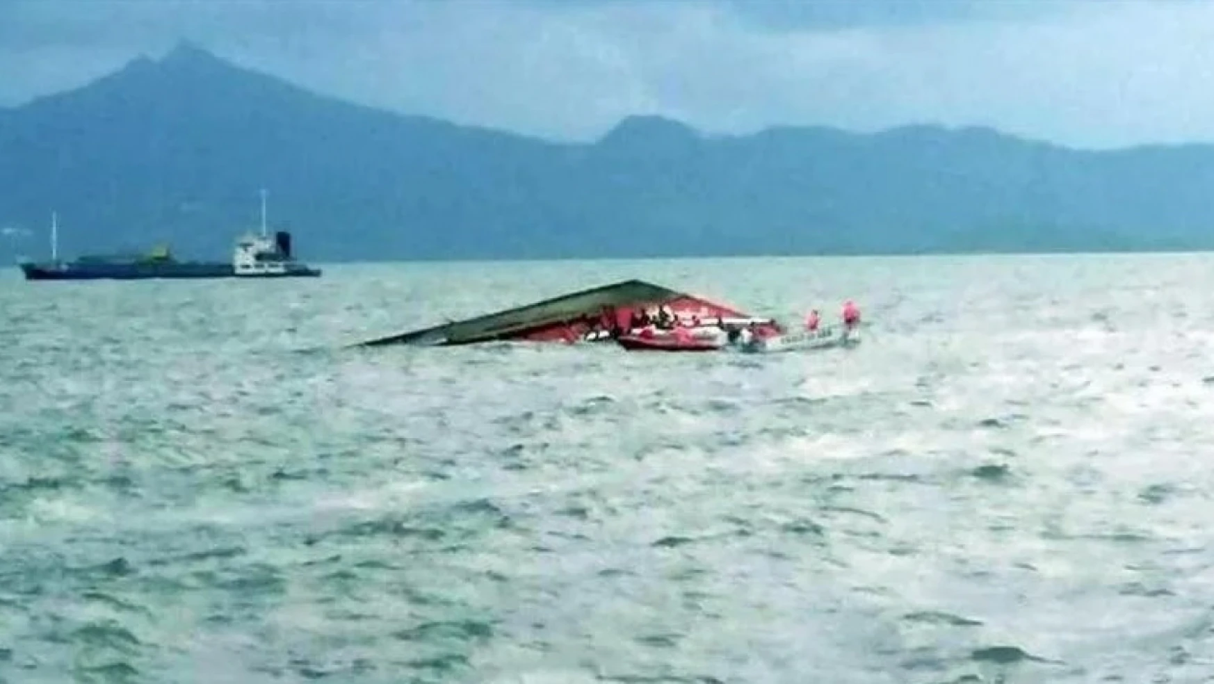 Çin balıkçı gemisi Hint Okyanusu'nda alabora oldu: 39 kayıp