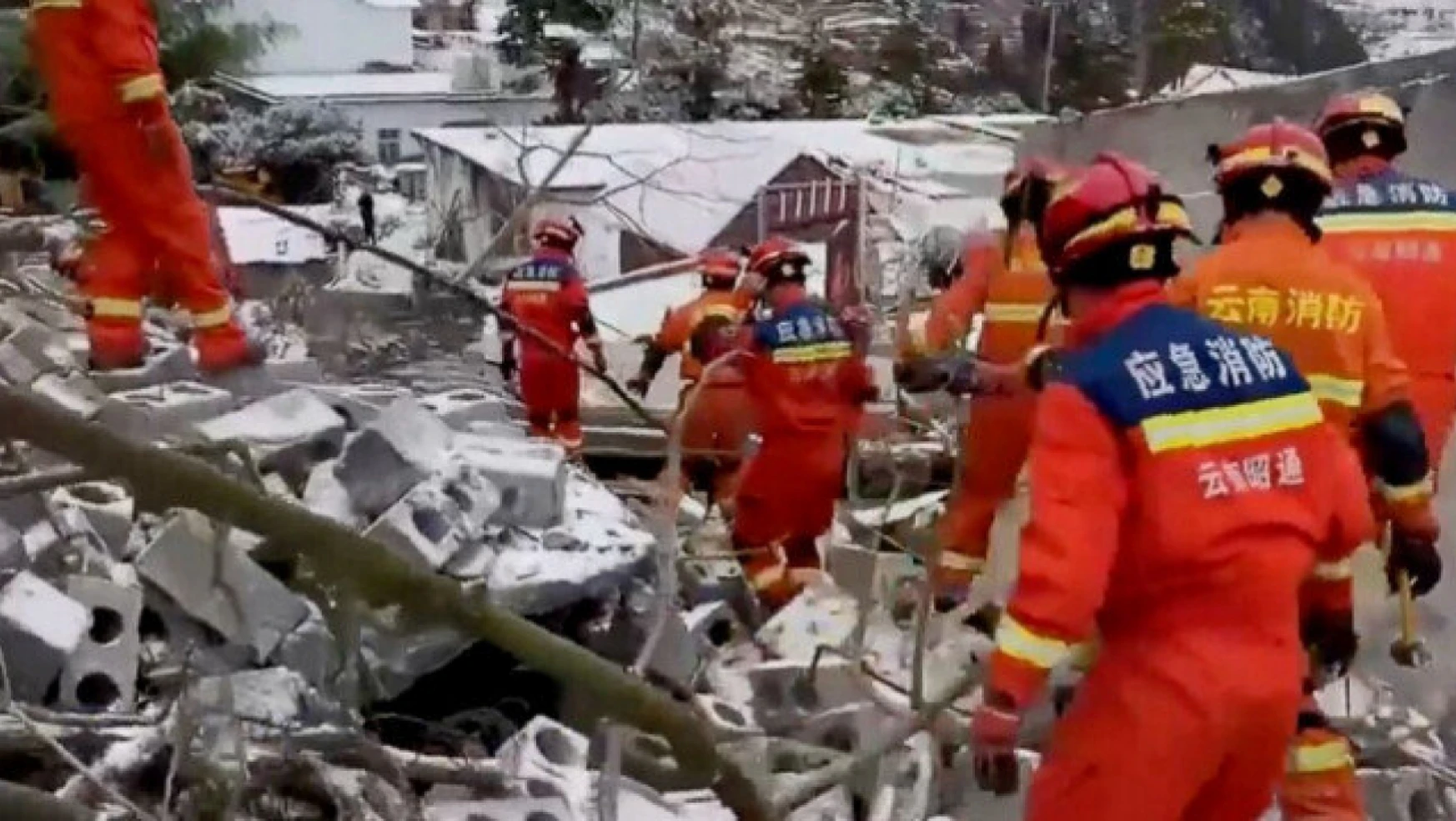 Çin'de heyelan: 47 kişi toprak altında kaldı