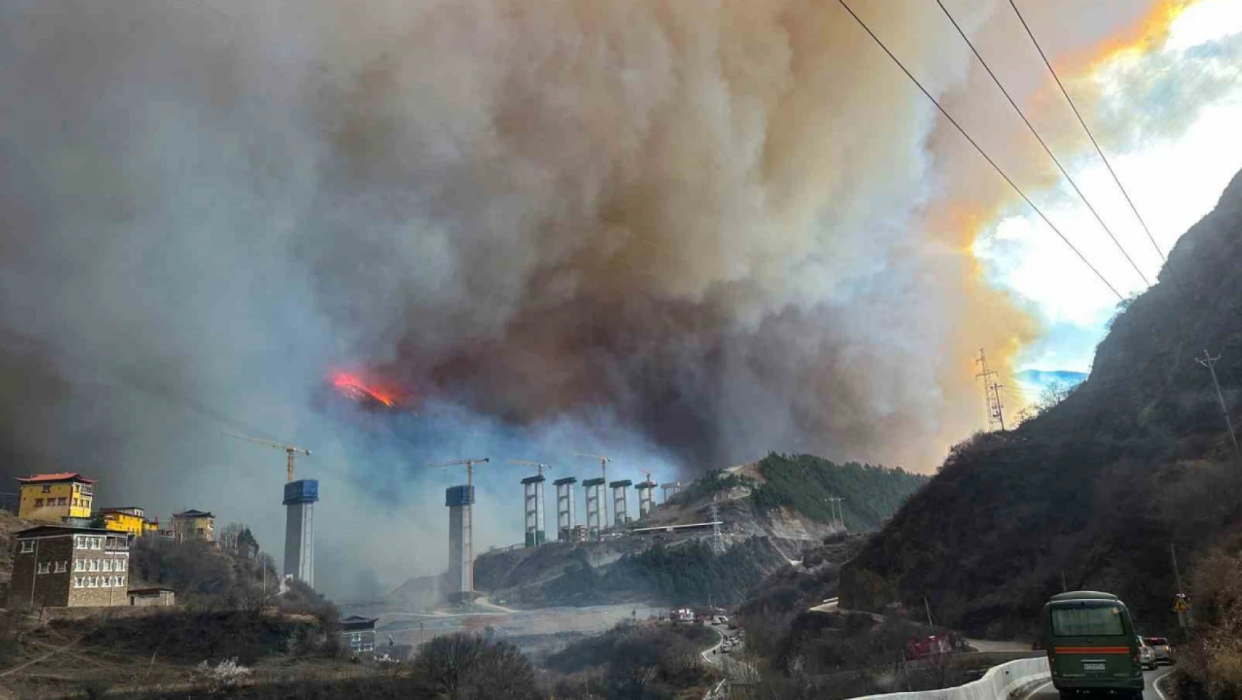 Çin'de orman yangını: 3 bin 400 kişi tahliye edildi