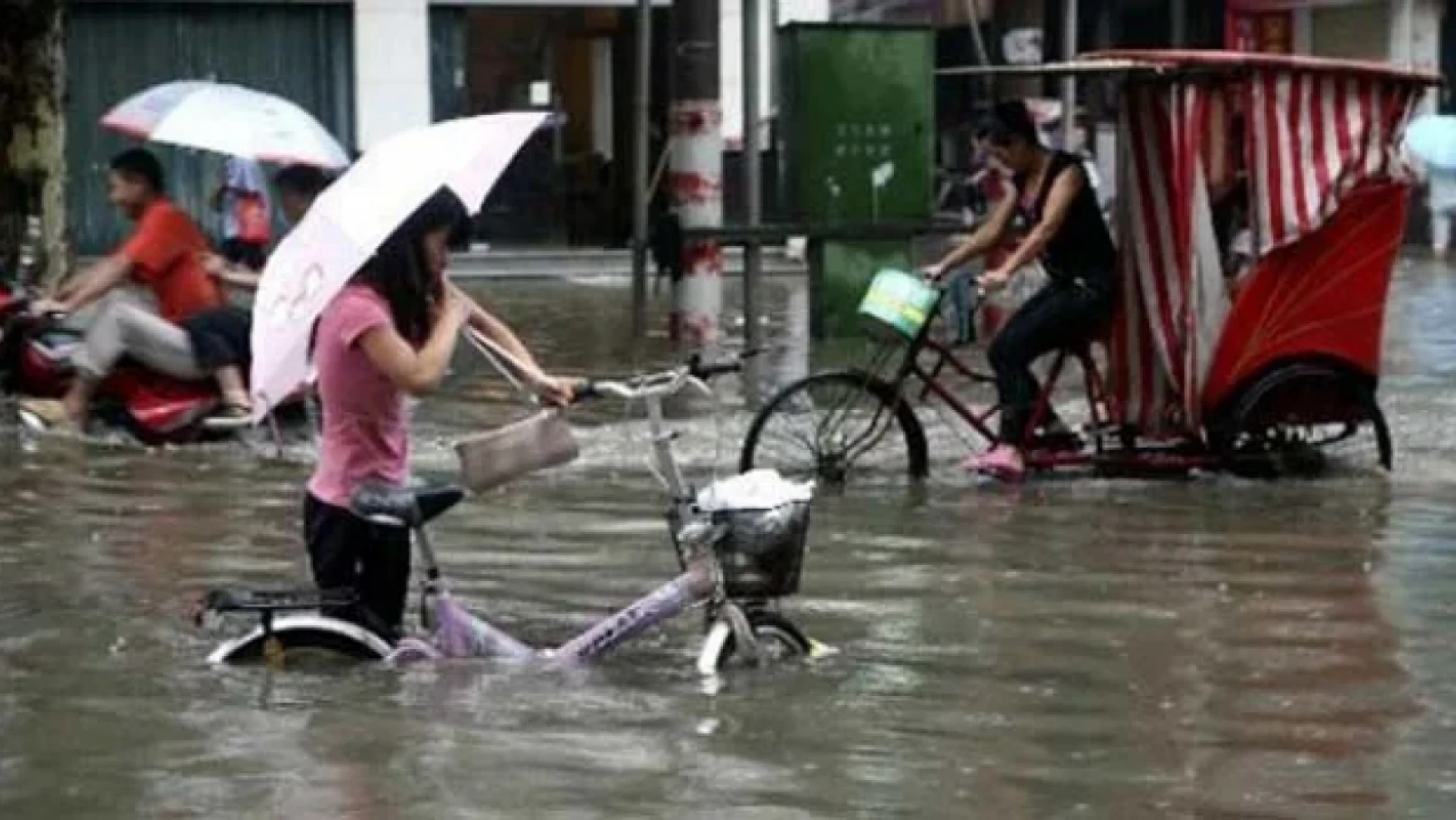 Çin'de sel felaketi: 2 ölü