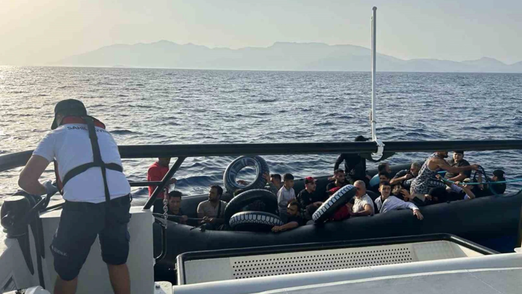 Datça'da Yunanistan'ın geri ittiği 29 göçmen kurtarıldı