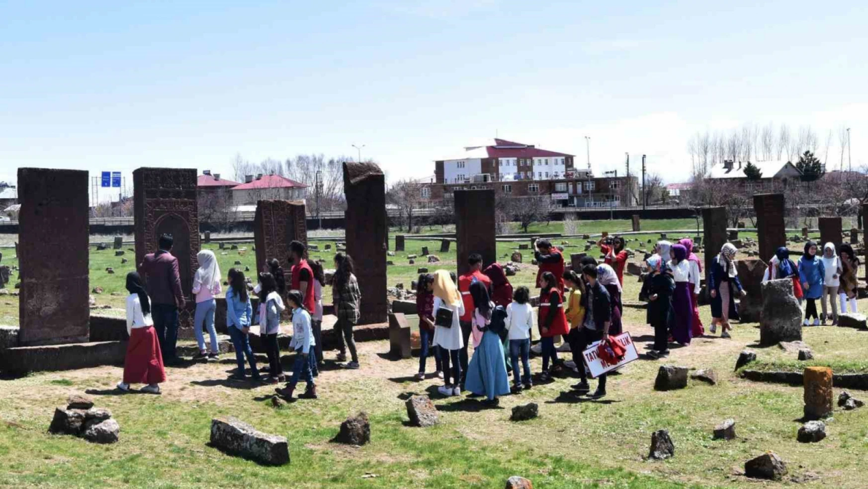 Dünyanın en büyük Türk-İslam mezarlığını 2023 yılında 170 bin kişi ziyaret etti