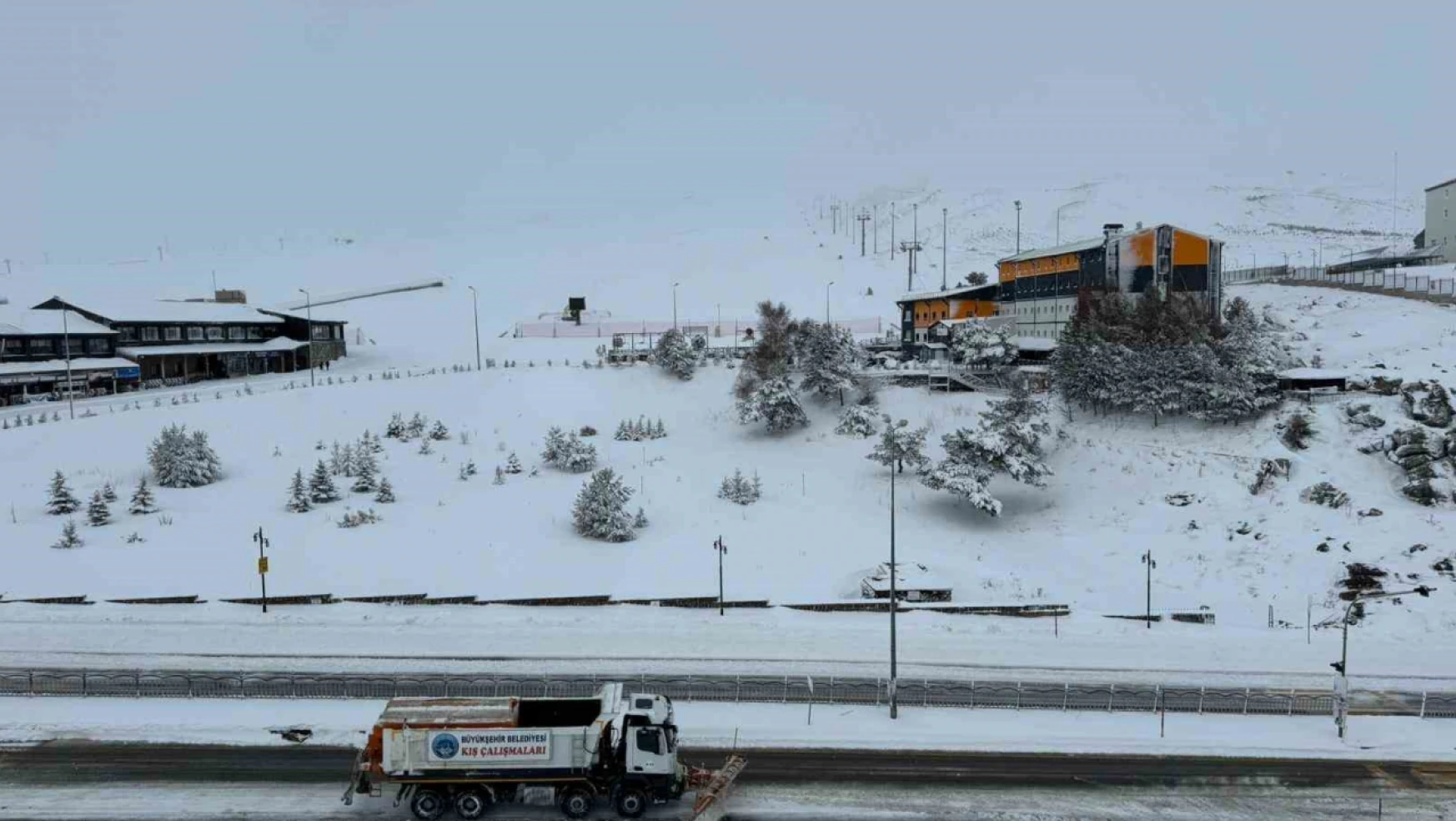 Erciyes'te kar etkili oldu: Kar kalınlığı 110 santime ulaştı