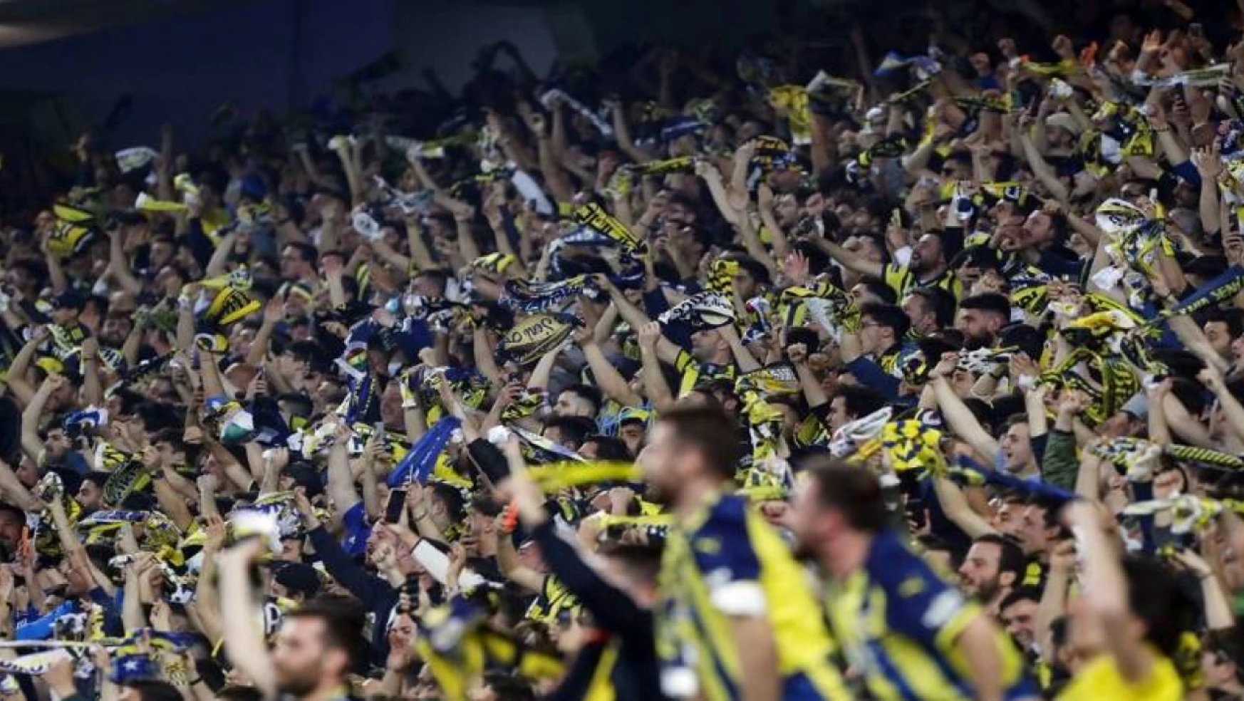 Fenerbahçeli taraftarlar yönetimi istifaya davet etti