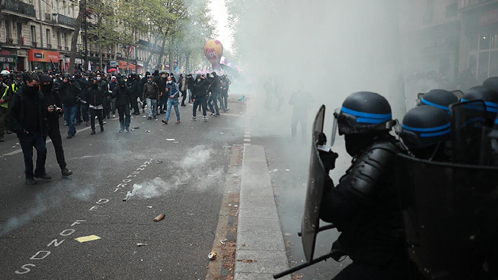 Fransa'da emeklilik reformu protestosu: 14 gözaltı