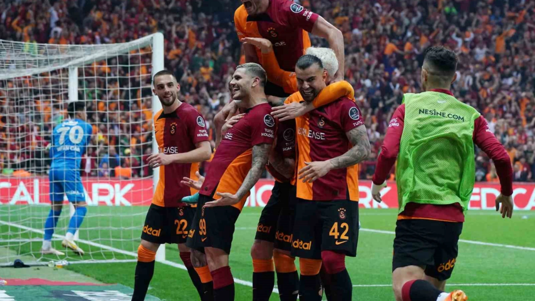 Galatasaray bu sezon iki Fenerbahçe derbisini de kazandı