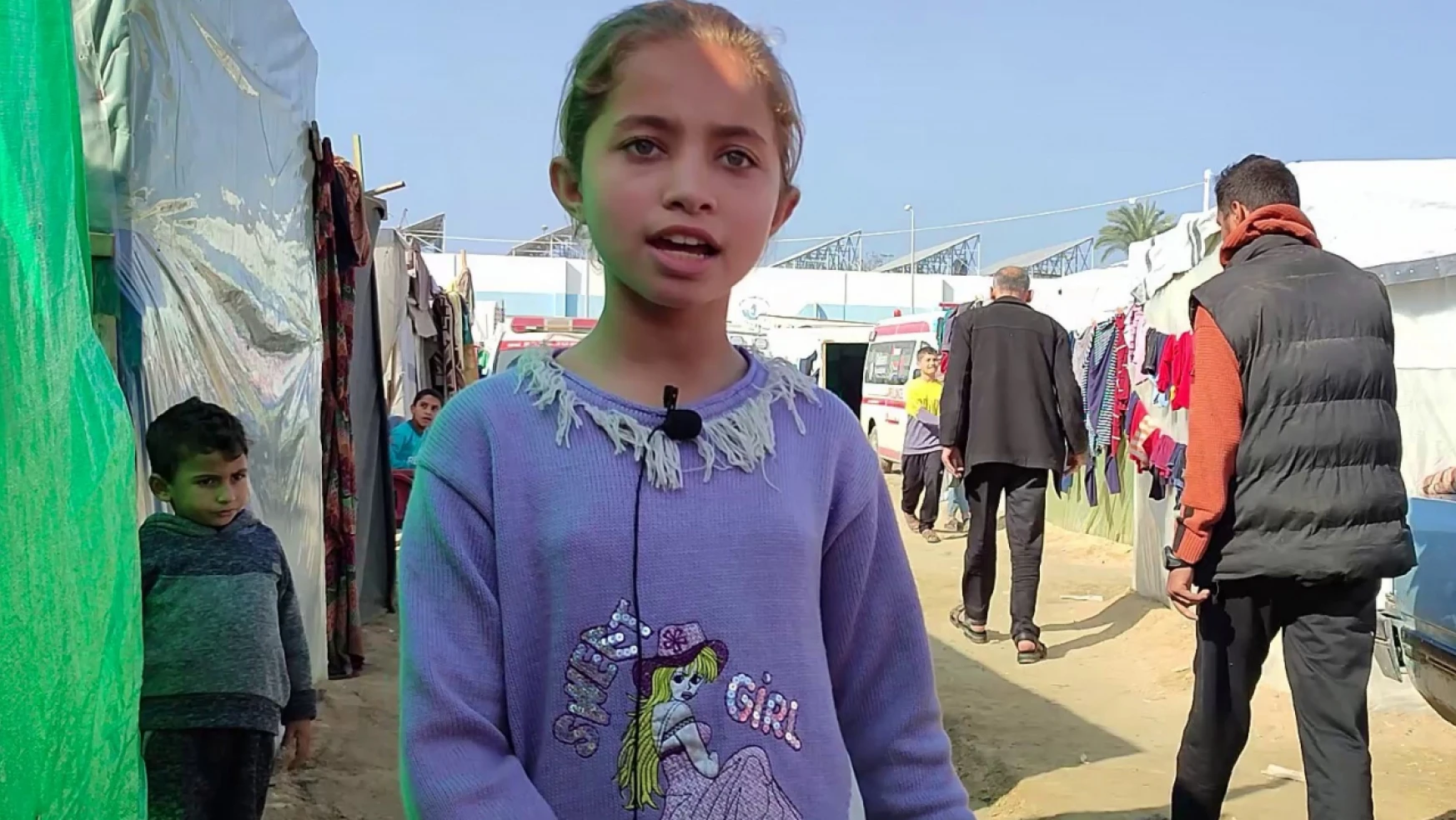 Gazzeli küçük kız:' Filistinli çocuklar roket altında yaşarken, dünya yılbaşını havai fişeklerle kutluyor'
