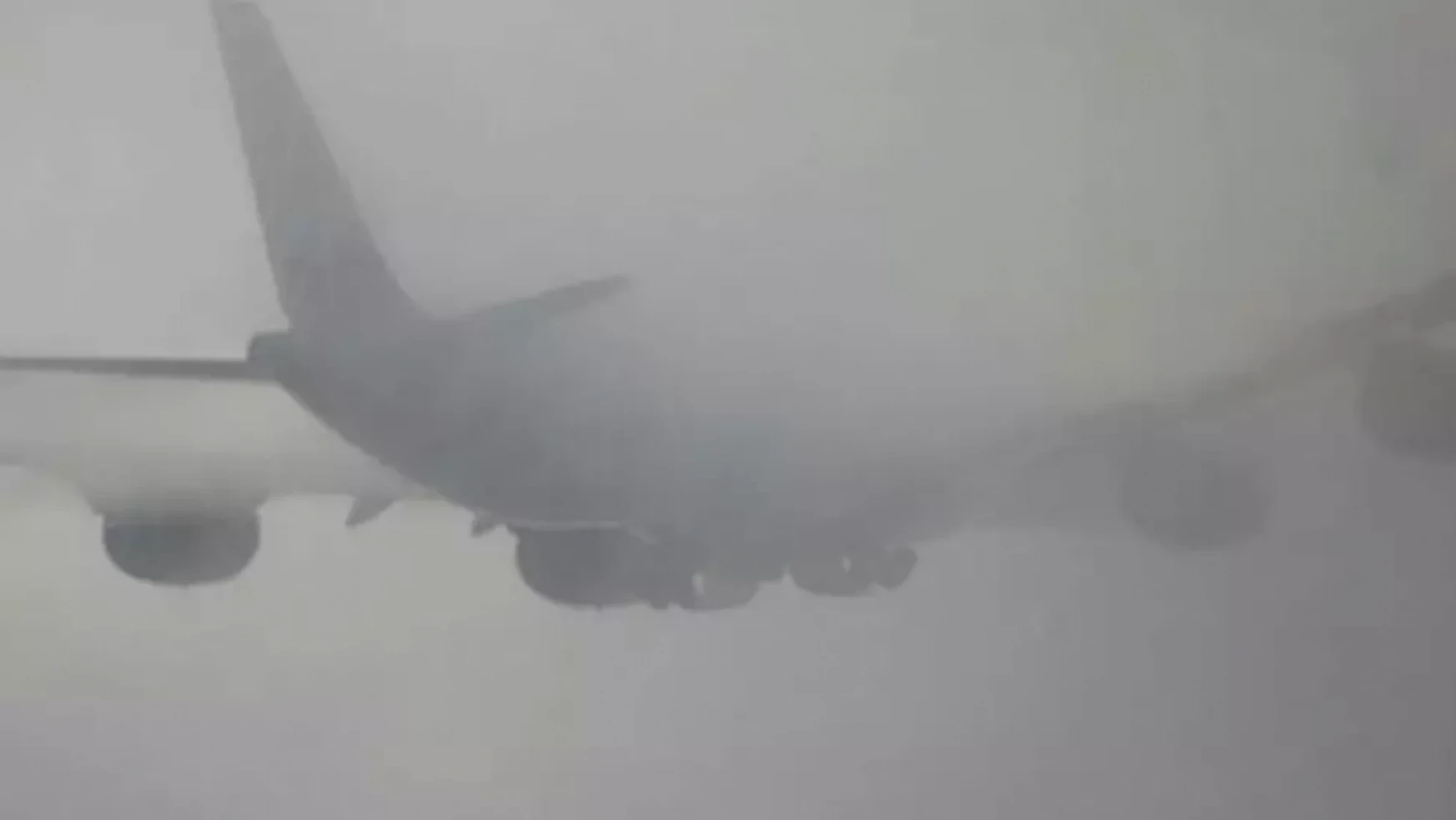 Hindistan'da yoğun sis: 110 uçuş ertelendi