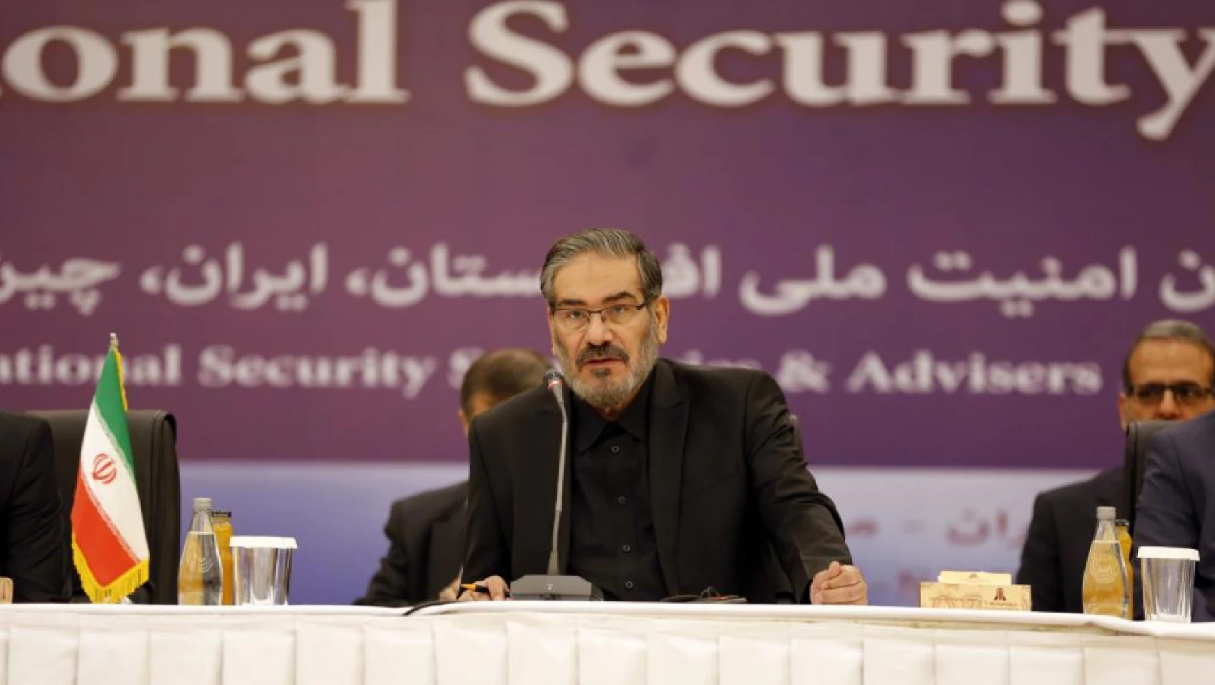 İran'ın en üst düzey güvenlik yetkilisi Şemhani görevden alındı