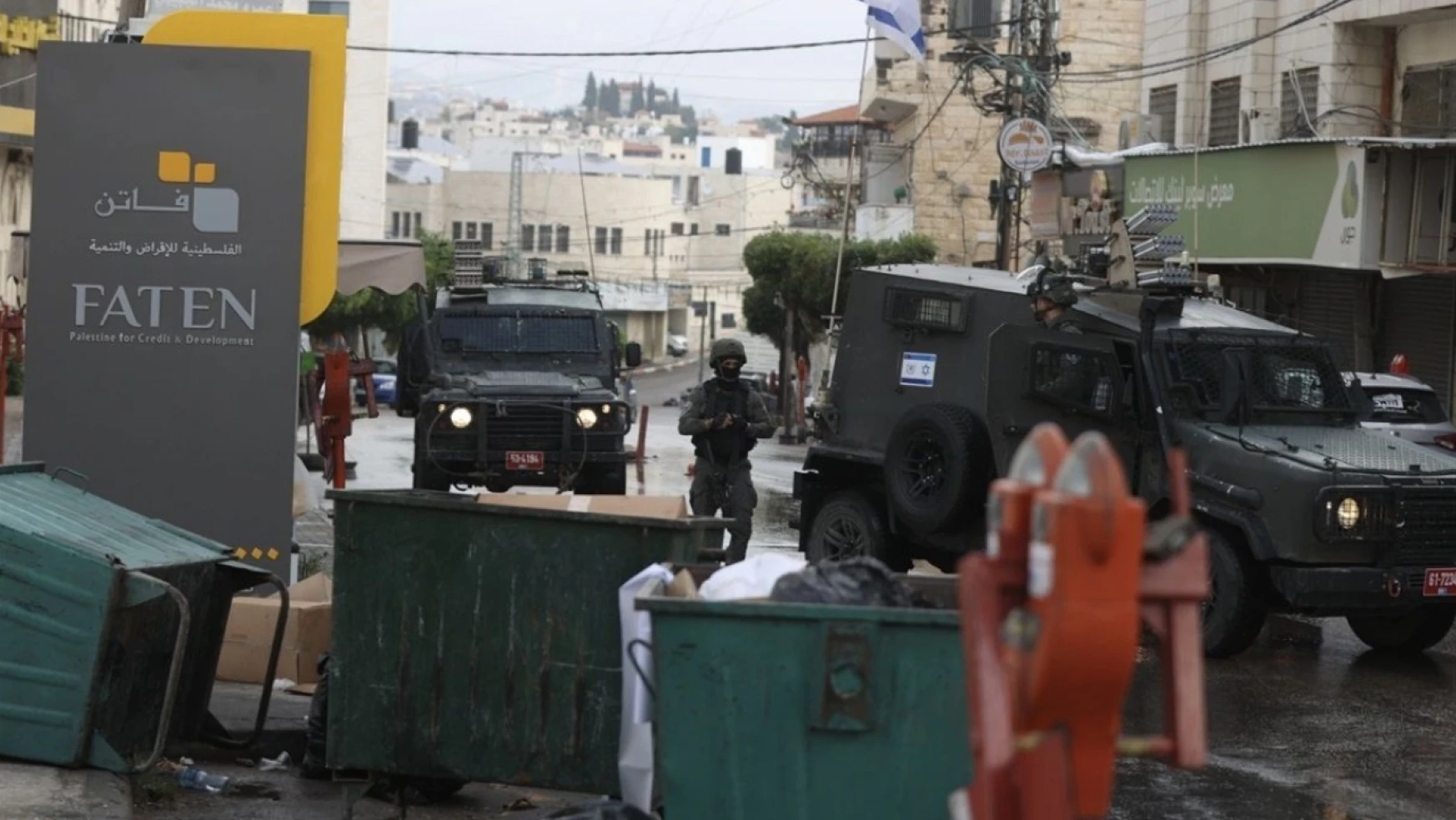 İsrail askerlerinden Batı Şeria'daki İbn-i Sina Hastanesi'ne baskın