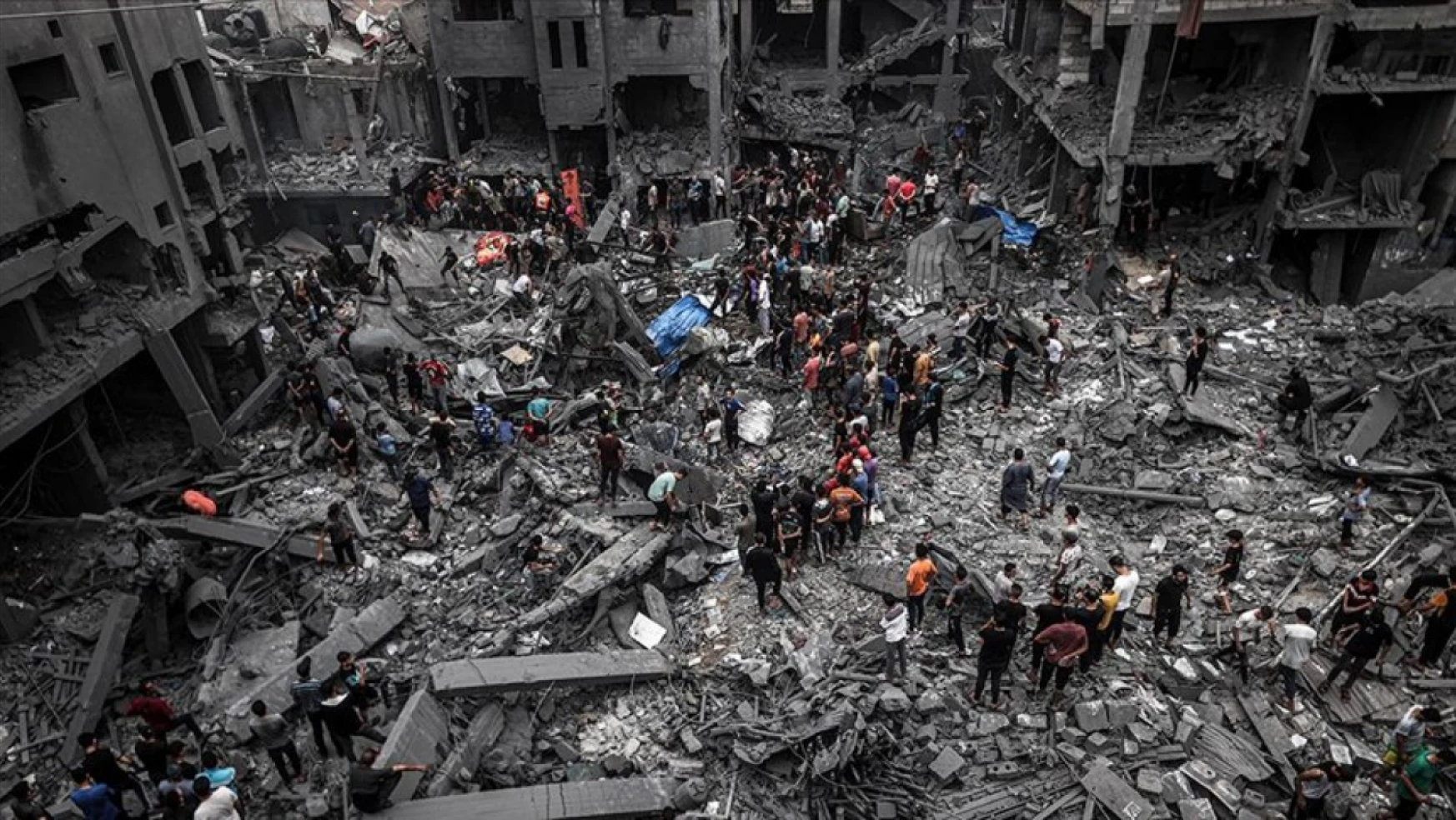 İsrail, Deir El-Balah'ta bir evi vurdu: 12 ölü