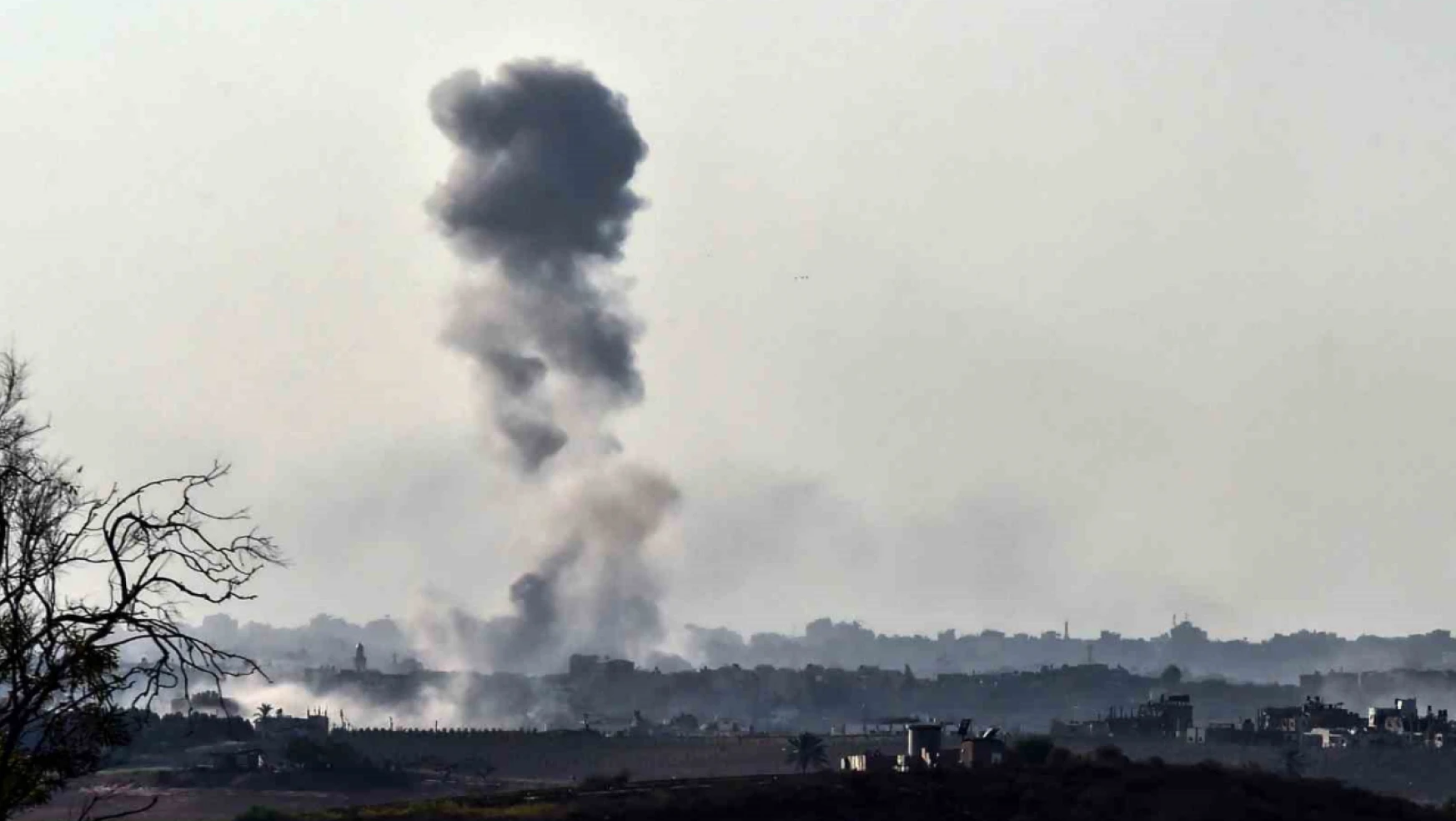 İsrail Gazze'yi aralıksız bombalıyor