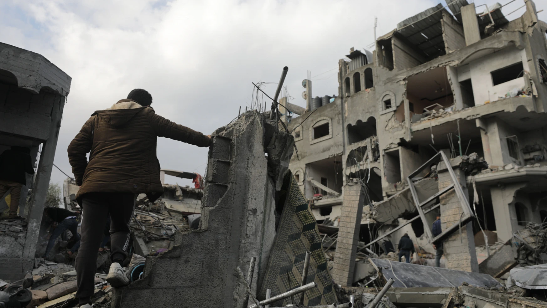 İsrail, Han Yunus'taki BM binasını vurdu: 9 ölü, 75 yaralı