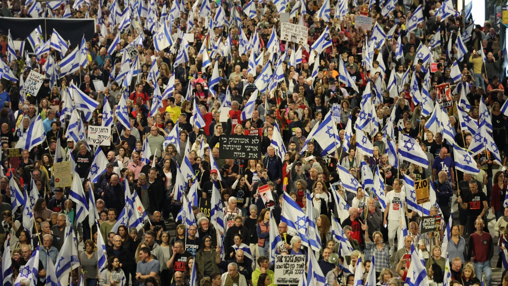 İsrail Meclisi önünde binlerce kişiden ateşkes protestosu