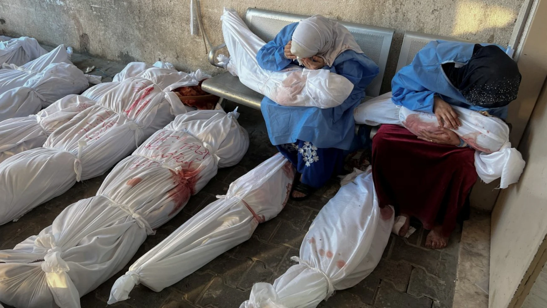 İsrail ordusunun çekildiği Han Yunus'ta 16 sivilin cansız bedenine ulaşıldı