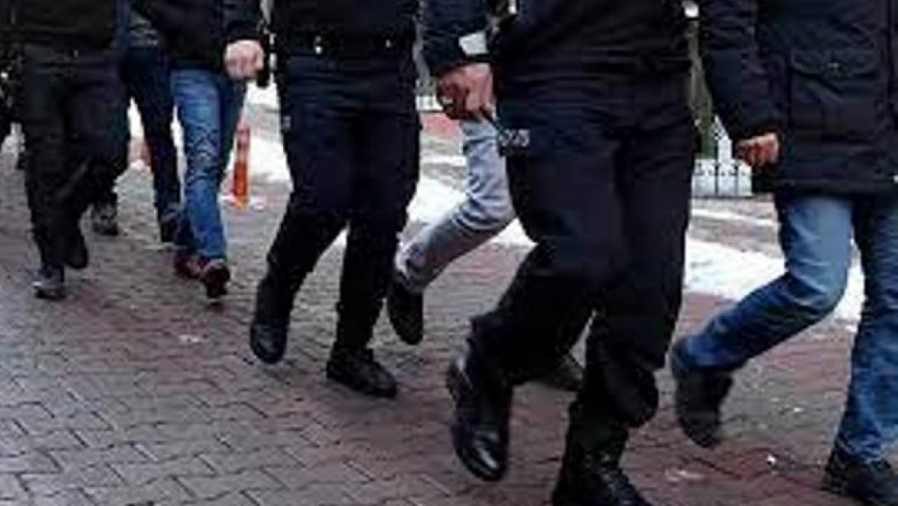 İstanbul'da, El Kaide ve DEAŞ'a yönelik düzenlenen operasyonlarda, yabancı uyruklu 12 kişi yakalandı