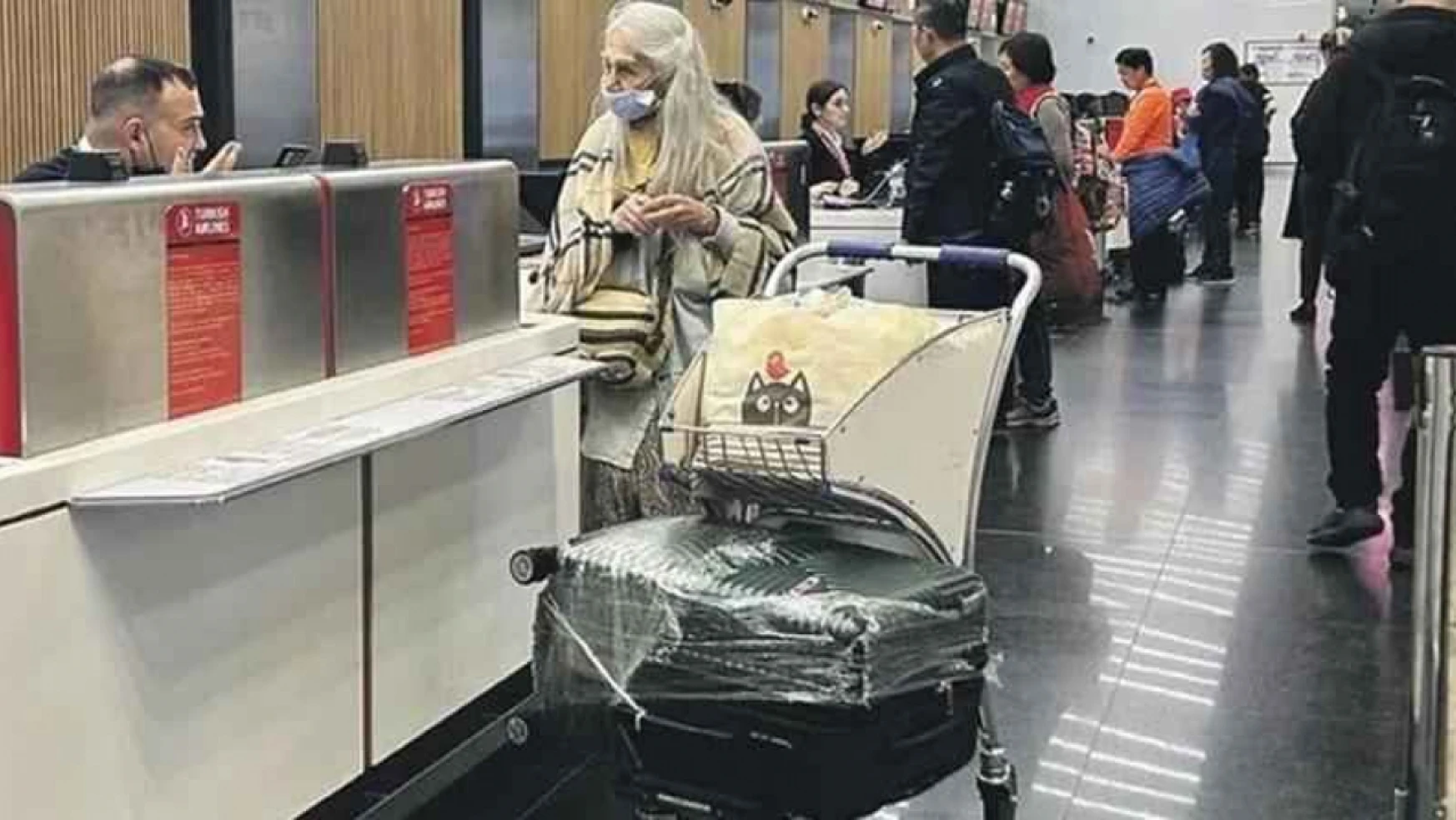 İstanbul Havalimanı'nda yaşayan İranlı akademisyen geri gönderme merkezine götürüldü