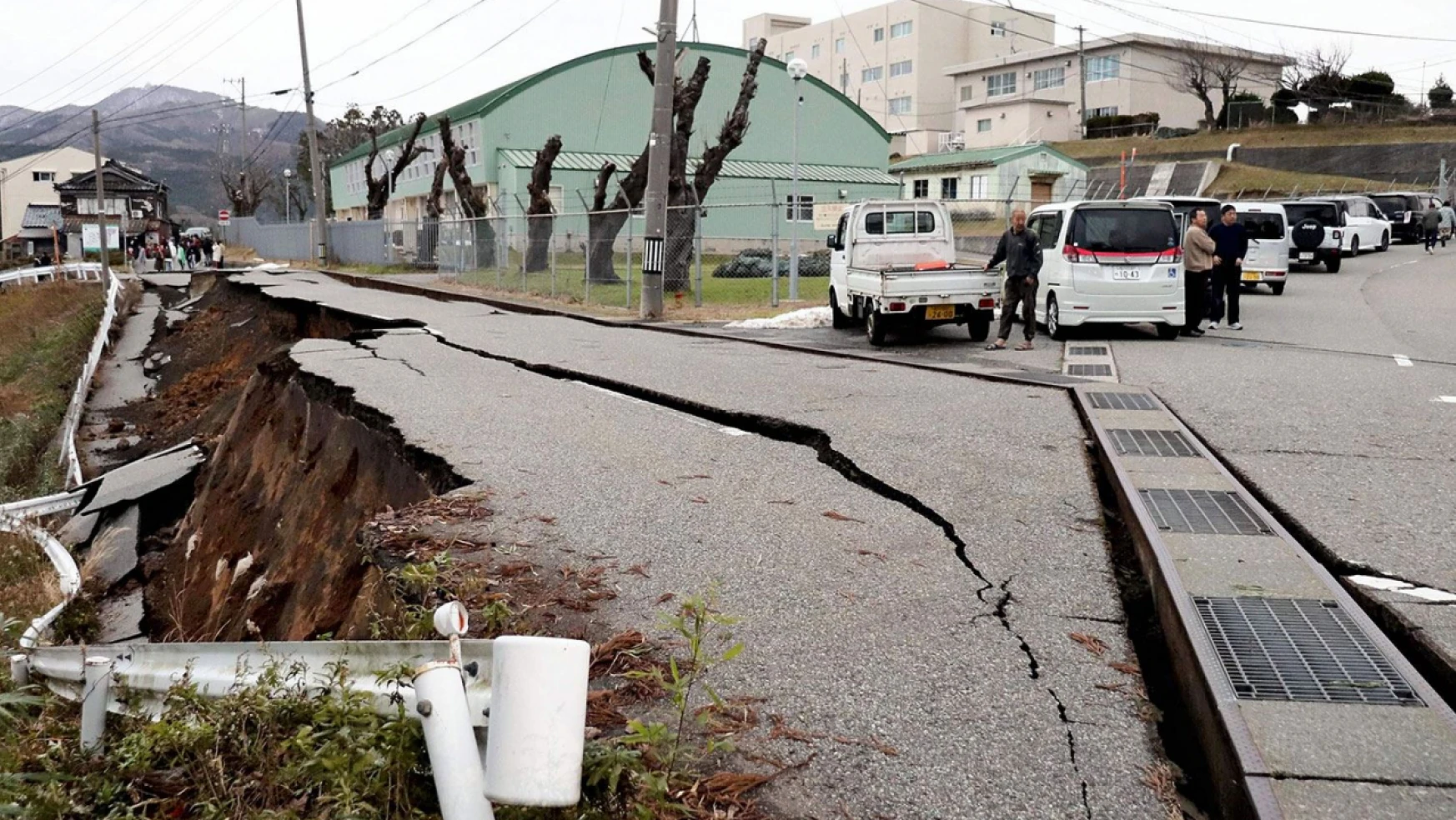 Japonya'da 6.6 büyüklüğündeki depremde 11 kişi yarandı