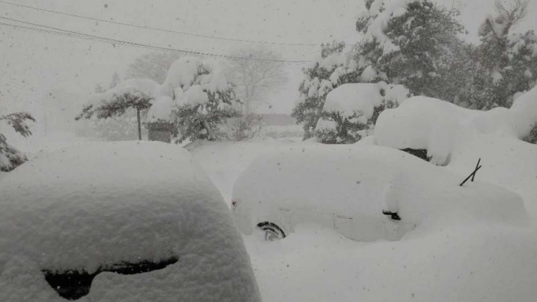 Japonya'da kar kalınlığı 50 santimetreyi aştı: 800 araç mahsur kaldı