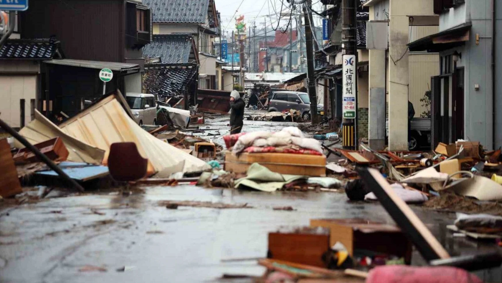 Japonya'daki 7.6'lık depremde ölü sayısı 236'ya yükseldi