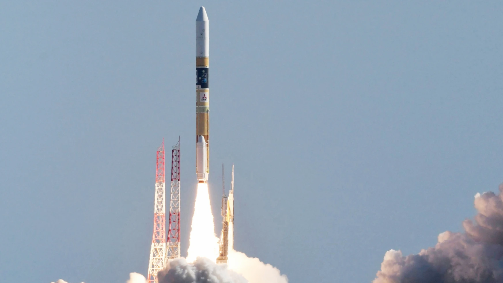 Japonya yörüngeye Ay'a iniş aracı ve gözlem uydusu fırlattı