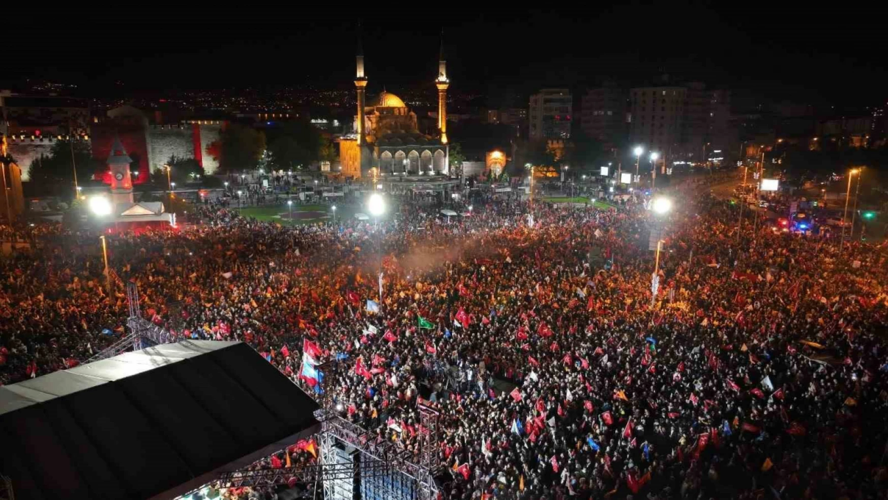 Kayseri'deki Erdoğan coşkusu havadan görüntülendi