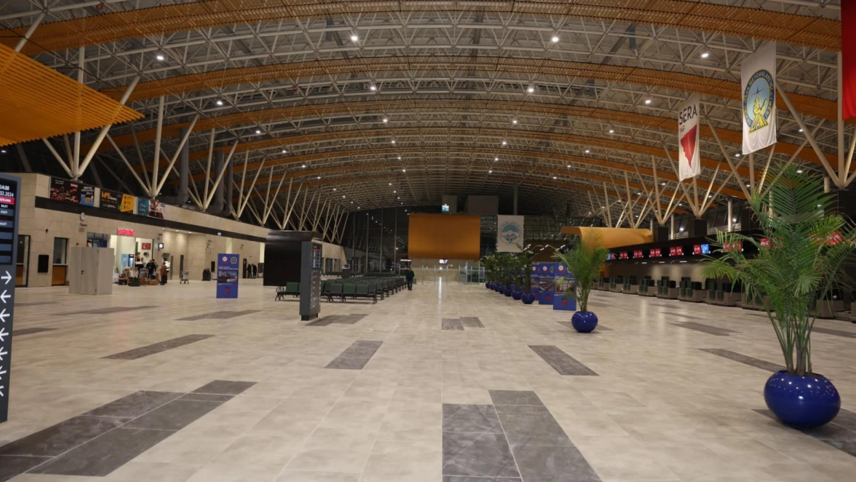 Kayseri Havalimanı'nın Yeni Terminal Binasının ilk yolcuları karşılandı