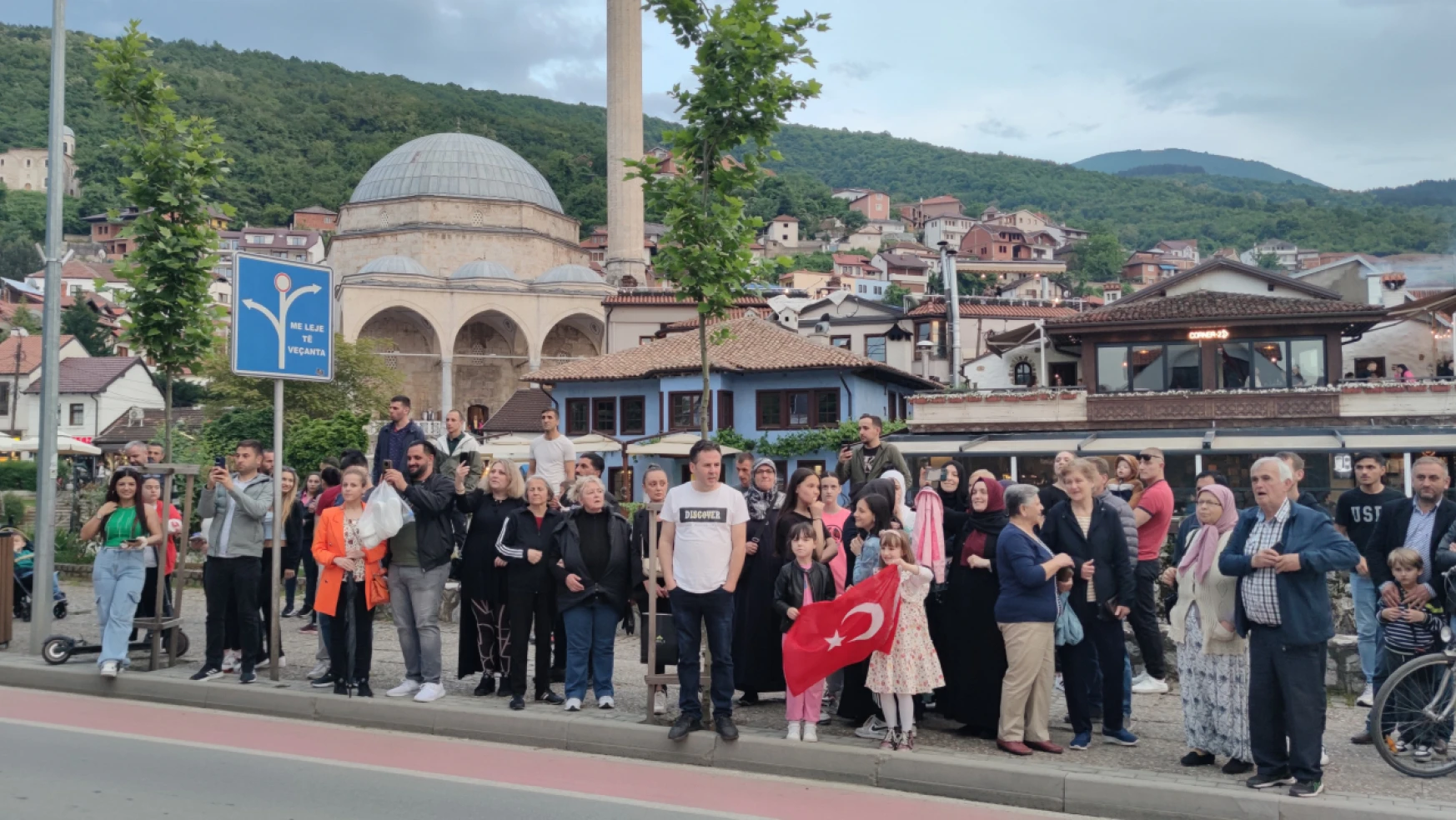 Kosova sokaklarında davullu zurnalı Erdoğan'ın zaferi kutlanıyor