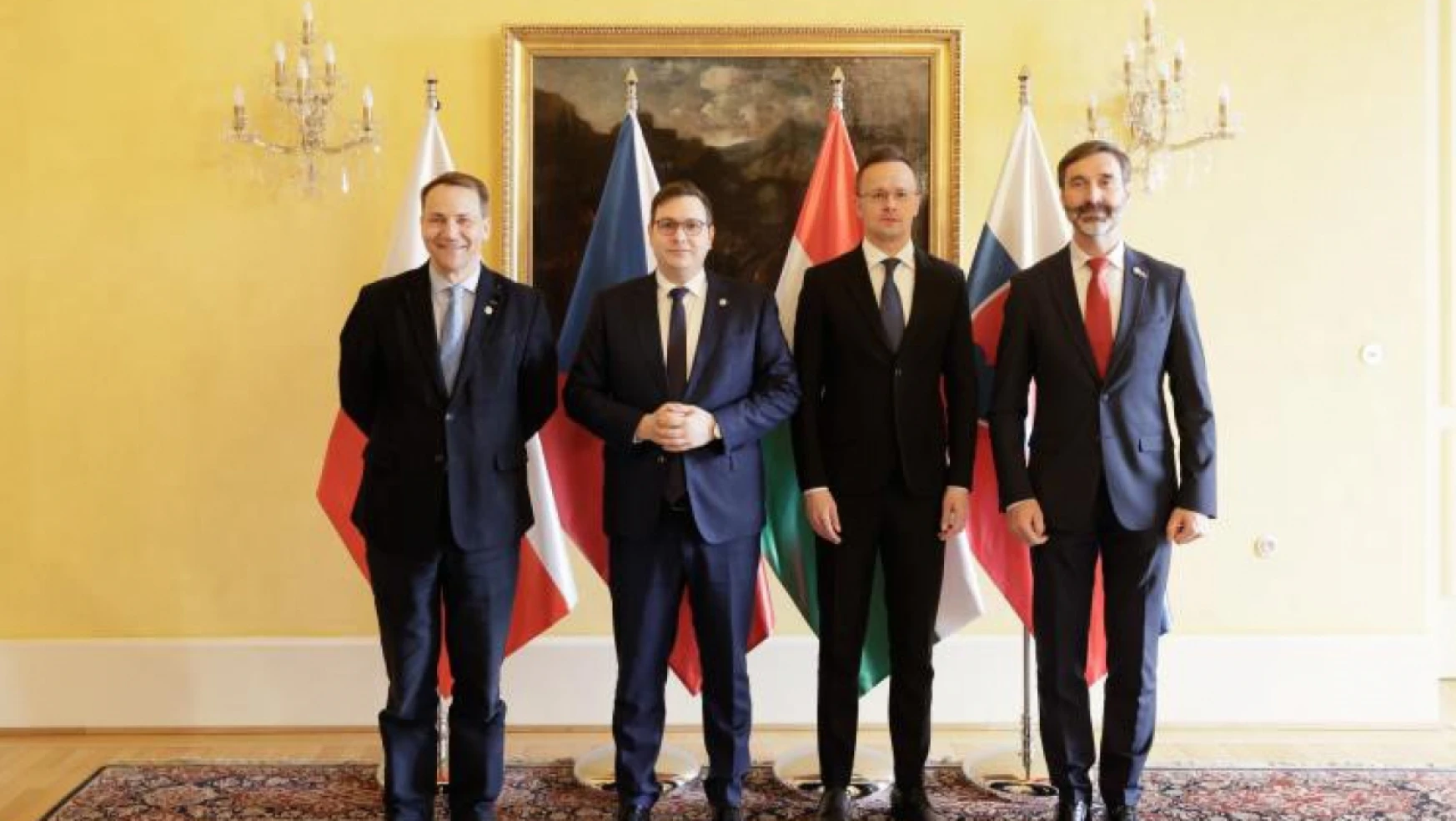 Macaristan Dışişleri Bakanı Szijjarto: Ukrayna'ya NATO askeri gönderilmesi tehlikeli bir eylem olur