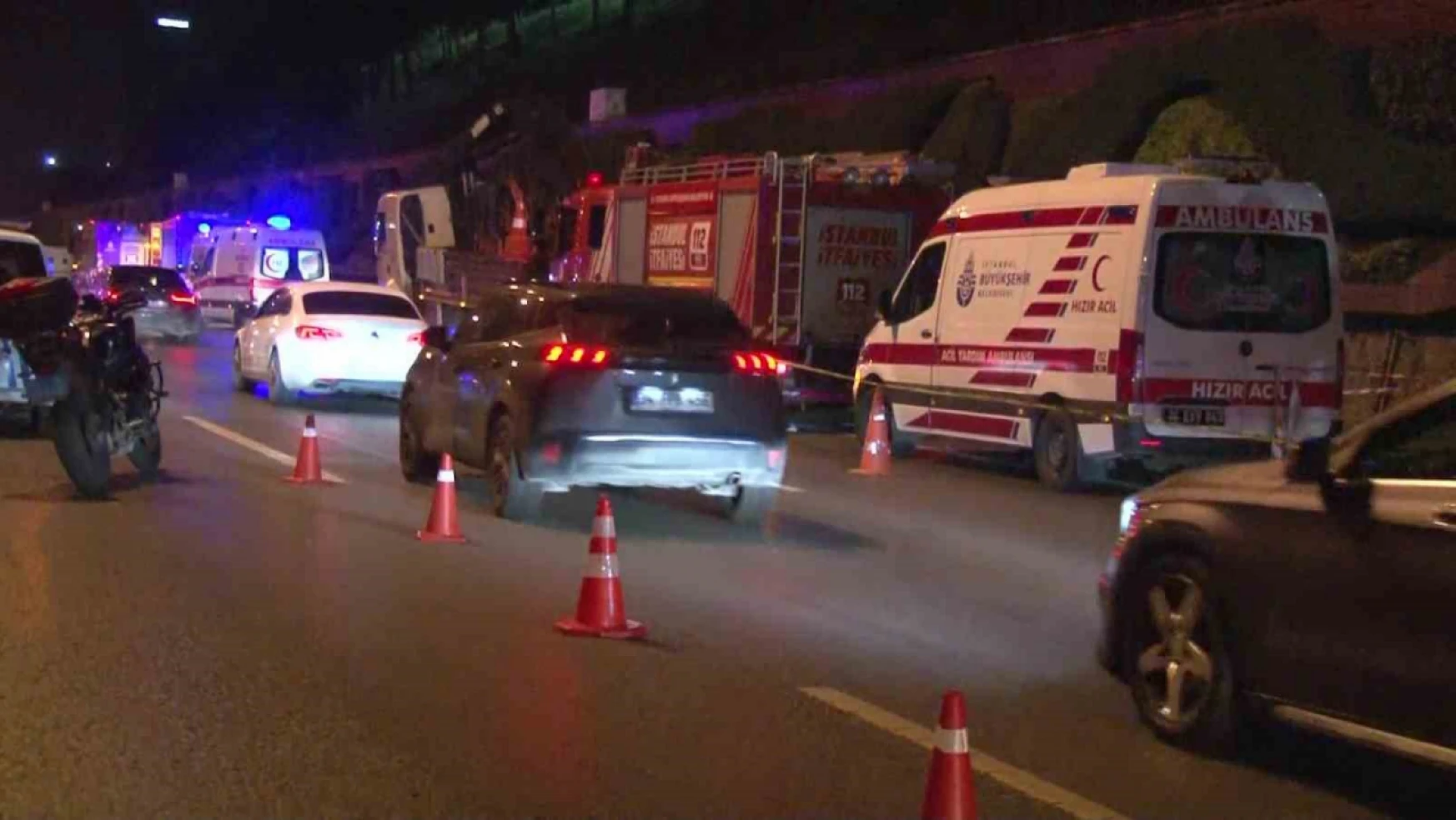Maltepe'de otomobil işçilerin arasına daldı, 4 işçi hayatını kaybetti