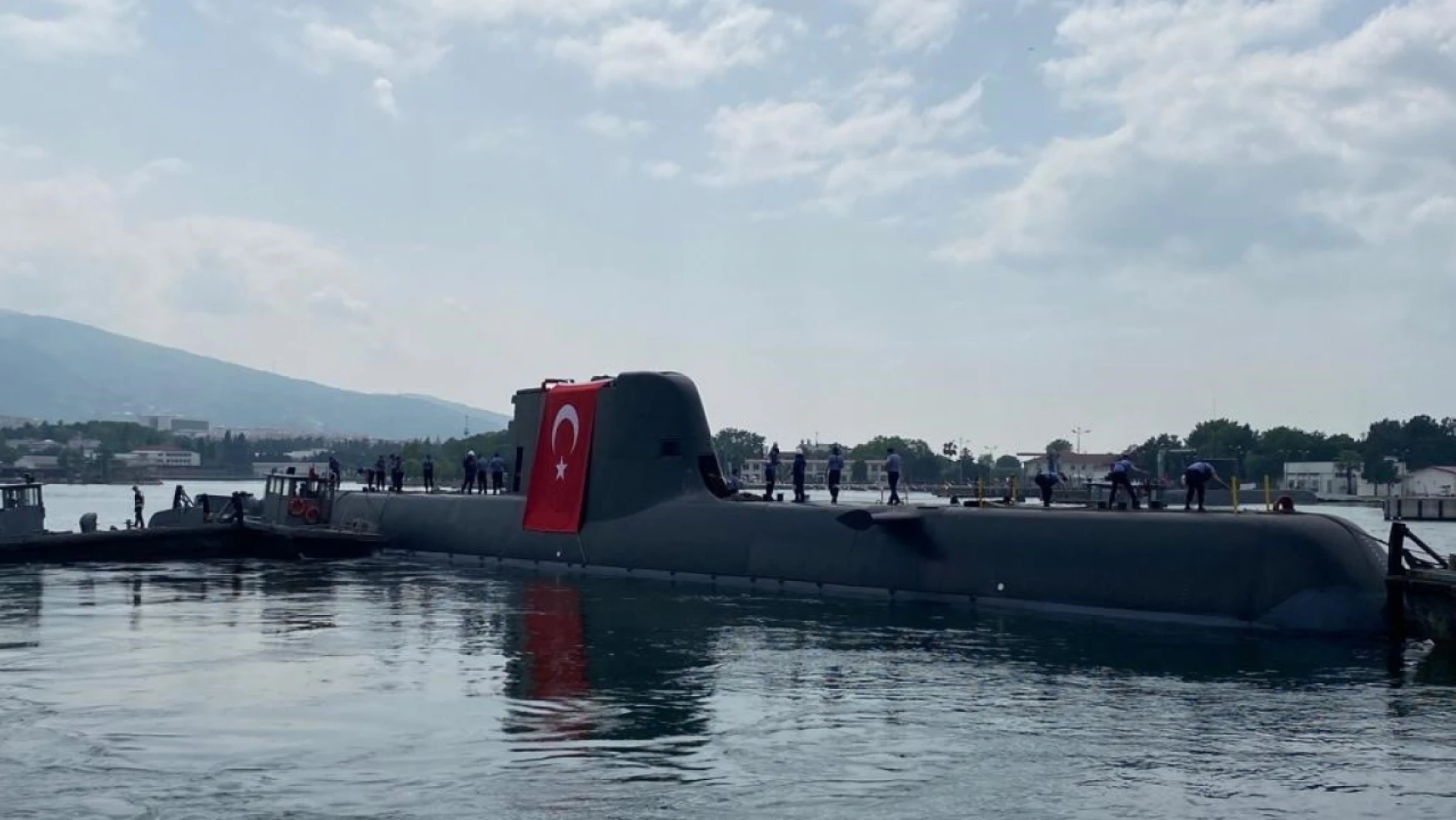 Yeni tip denizaltı projesinin ikinci gemisi Hızırreis suya indirildi