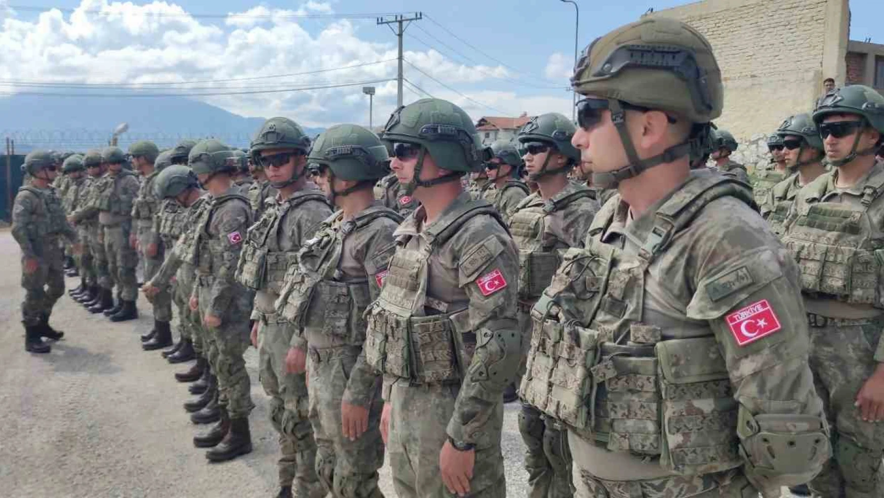 NATO'nun talebi üzerine Türk komandolar Kosova'ya geldi