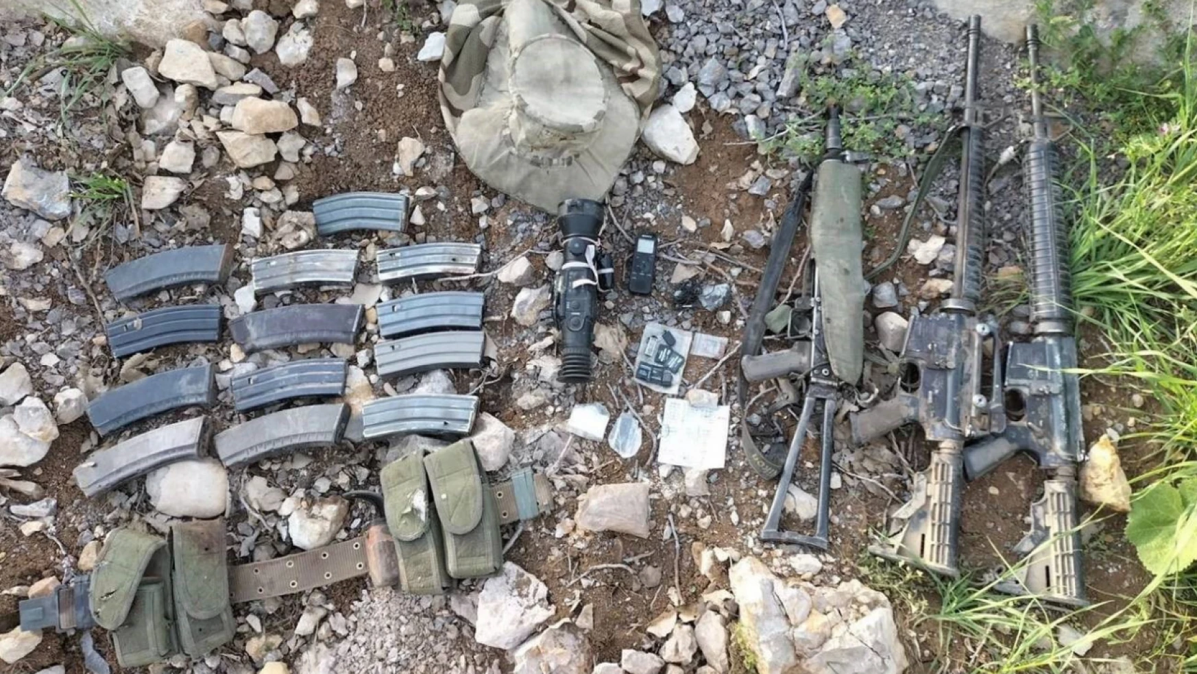 Pençe-Kilit Operasyonu'nda teröristlere ait silah ve mühimmat ele geçirildi