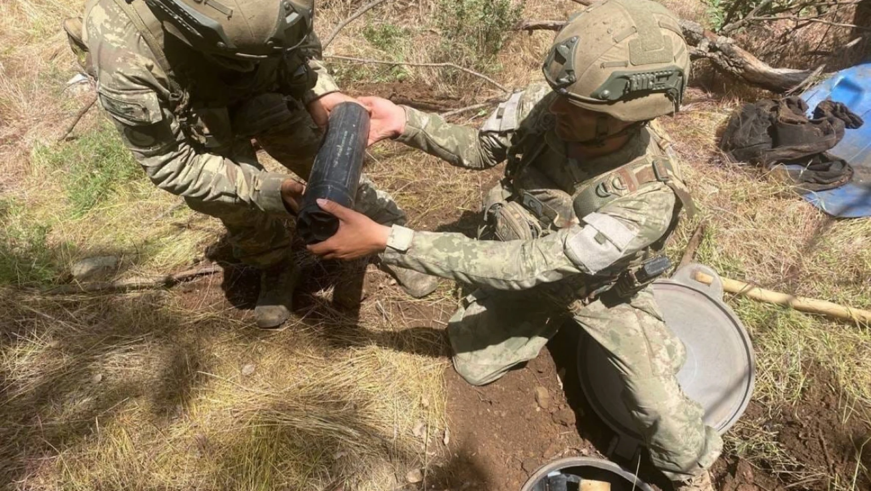 PKK'lı teröristlere ait 73 adet havan mühimmatı ve 1 adet AK-47 ele geçirildi