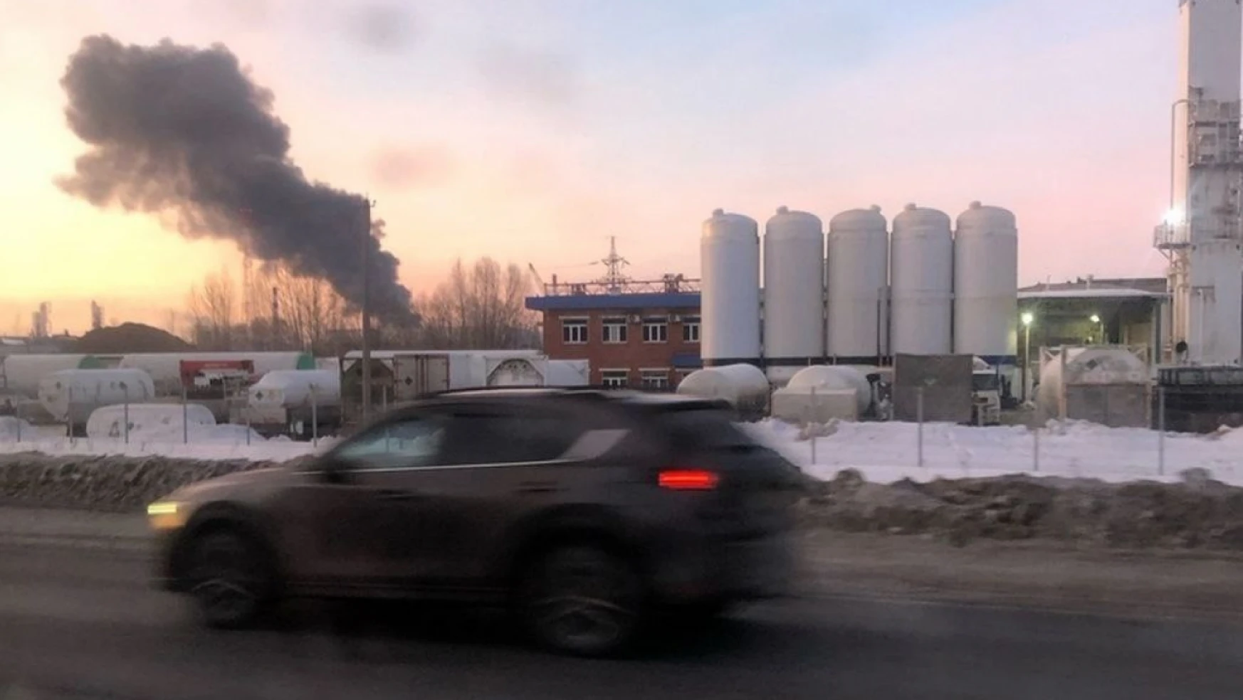 Rusya'daki 1 kent ve 2 petrol rafinerisine dron saldırısı: 8 yaralı