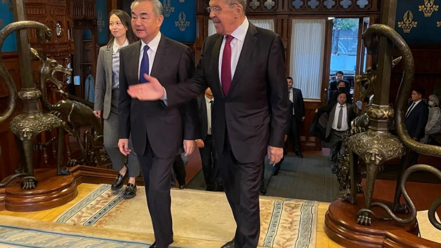 Rusya Dışişleri Bakanı Lavrov, Çin Dışişleri Bakanı Wang ile bir araya geldi