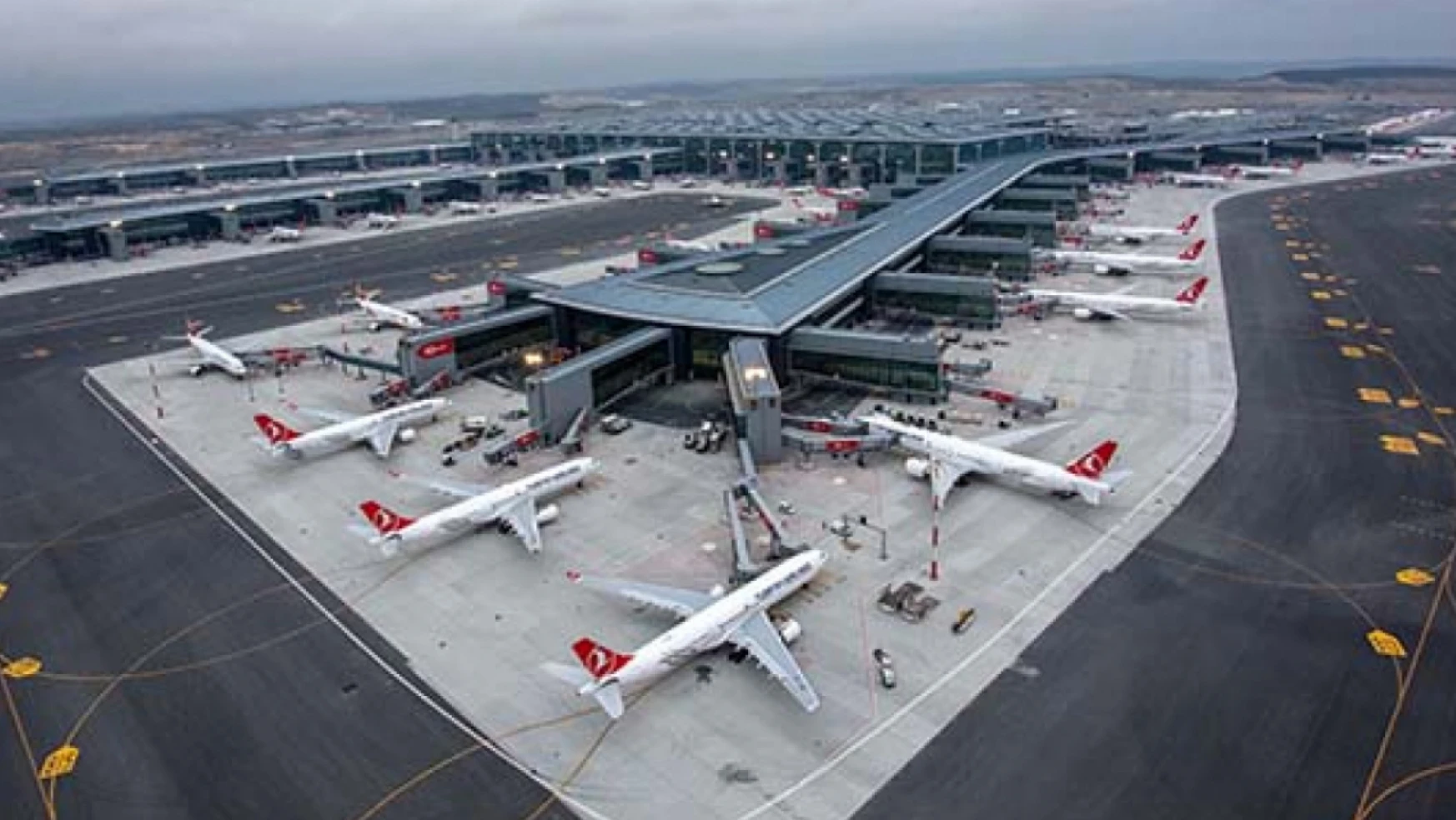 Skytrax'tan dünyanın en iyi 10 havalimanı arasına giren İstanbul Havalimanı'na iki ödül